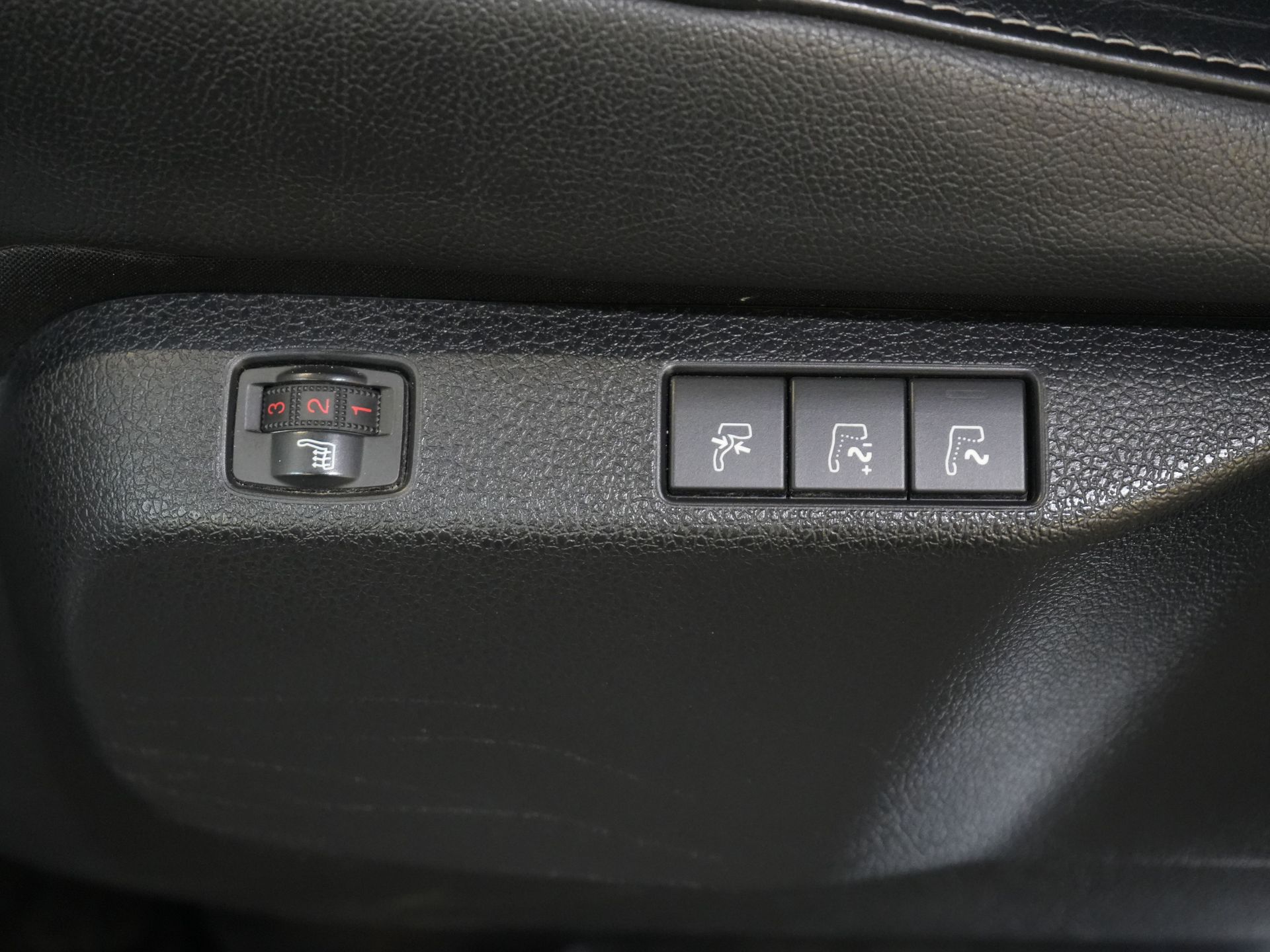 Opel Zafira-e Life Tourer Passenger 75 kWh 330 km WLTP (DEMO) 42 887 € z VAT Pano/ Elek.drzwi przesuwne/ Fotele z masażem/ Skóra/ Xenon/ Ogrzewanie postojowe/ Head Up/ Class