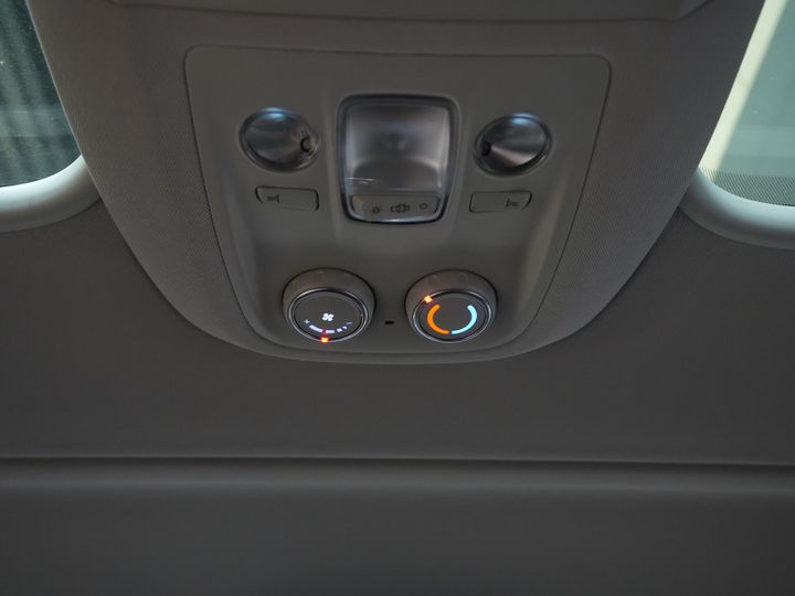 Opel Zafira-e Life Tourer Passenger 75 kWh 330 km WLTP (DEMO) 42 887 € z VAT Pano/ Elek.drzwi przesuwne/ Fotele z masażem/ Skóra/ Xenon/ Ogrzewanie postojowe/ Head Up/ Class