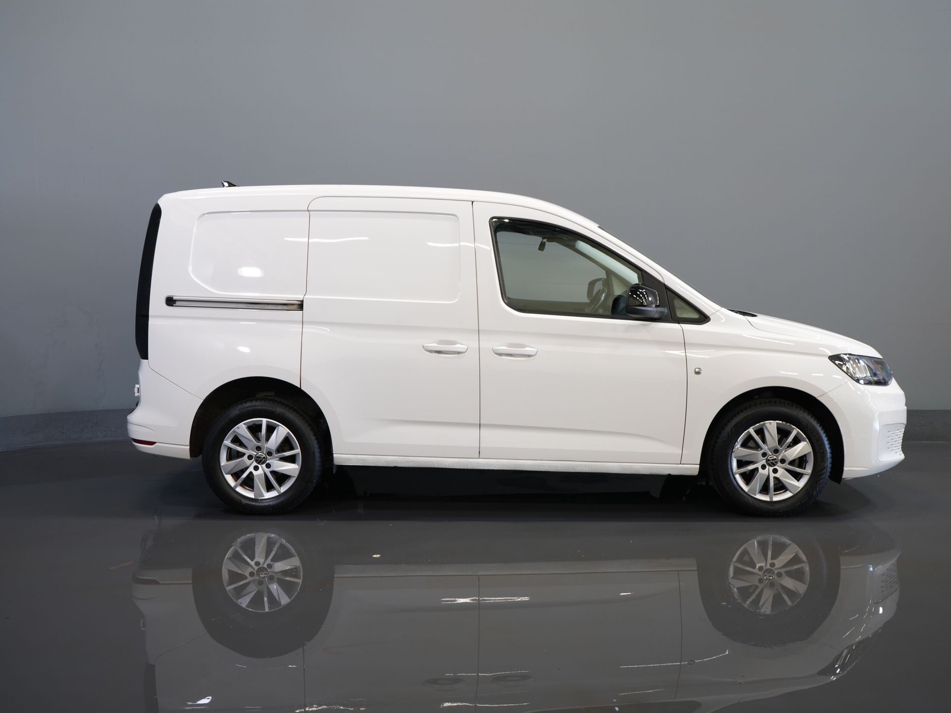 Volkswagen Caddy Cargo Van 2.0 TDI Händlergepflegt/ Carplay/ Navi/ Cruise/ DAB/ 16 ”LMV/ PDC/ Abschlepphaken/ Klimaanlage
