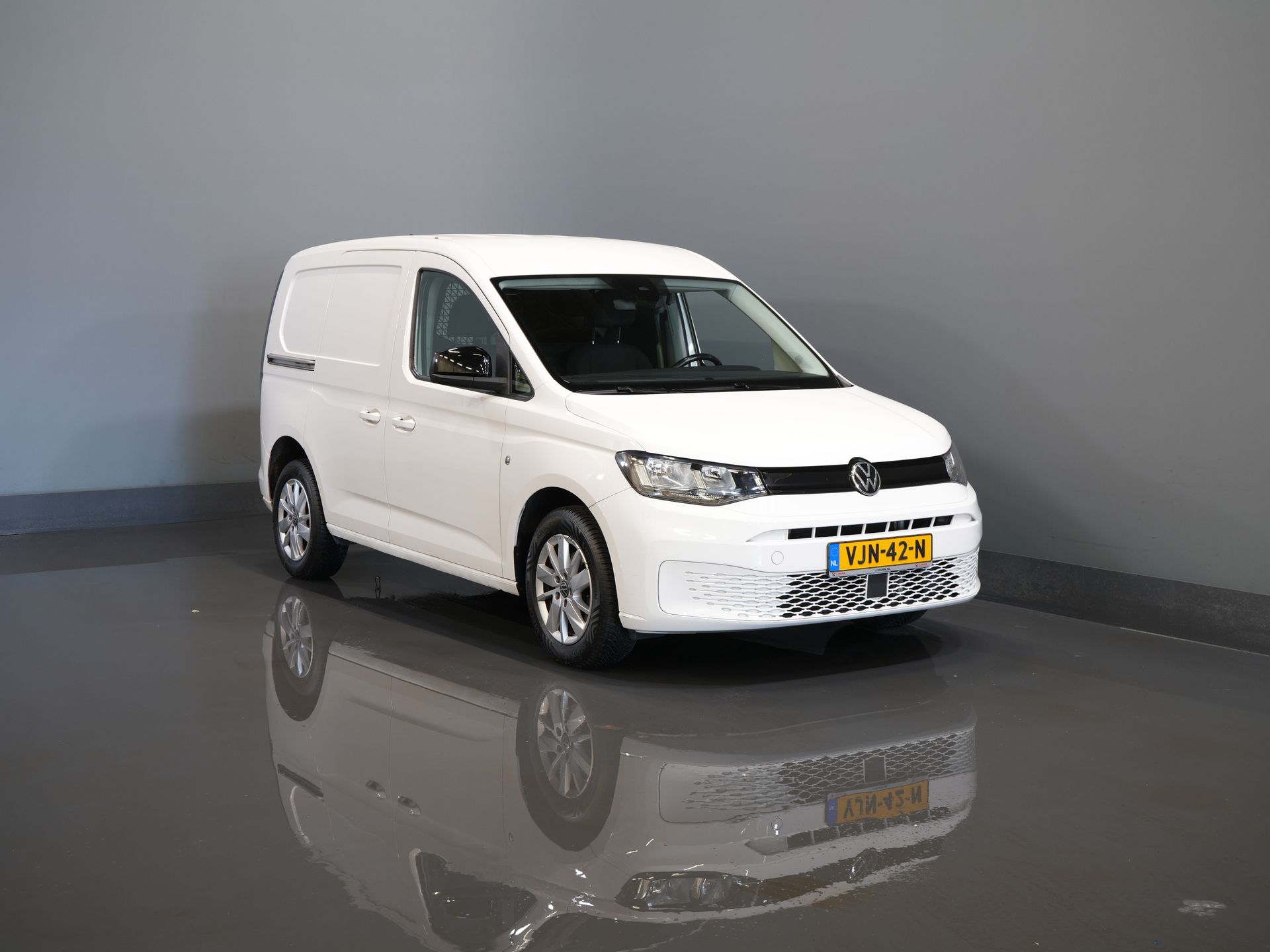 Volkswagen Caddy Cargo Van 2.0 TDI Händlergepflegt/ Carplay/ Navi/ Cruise/ DAB/ 16 ”LMV/ PDC/ Abschlepphaken/ Klimaanlage