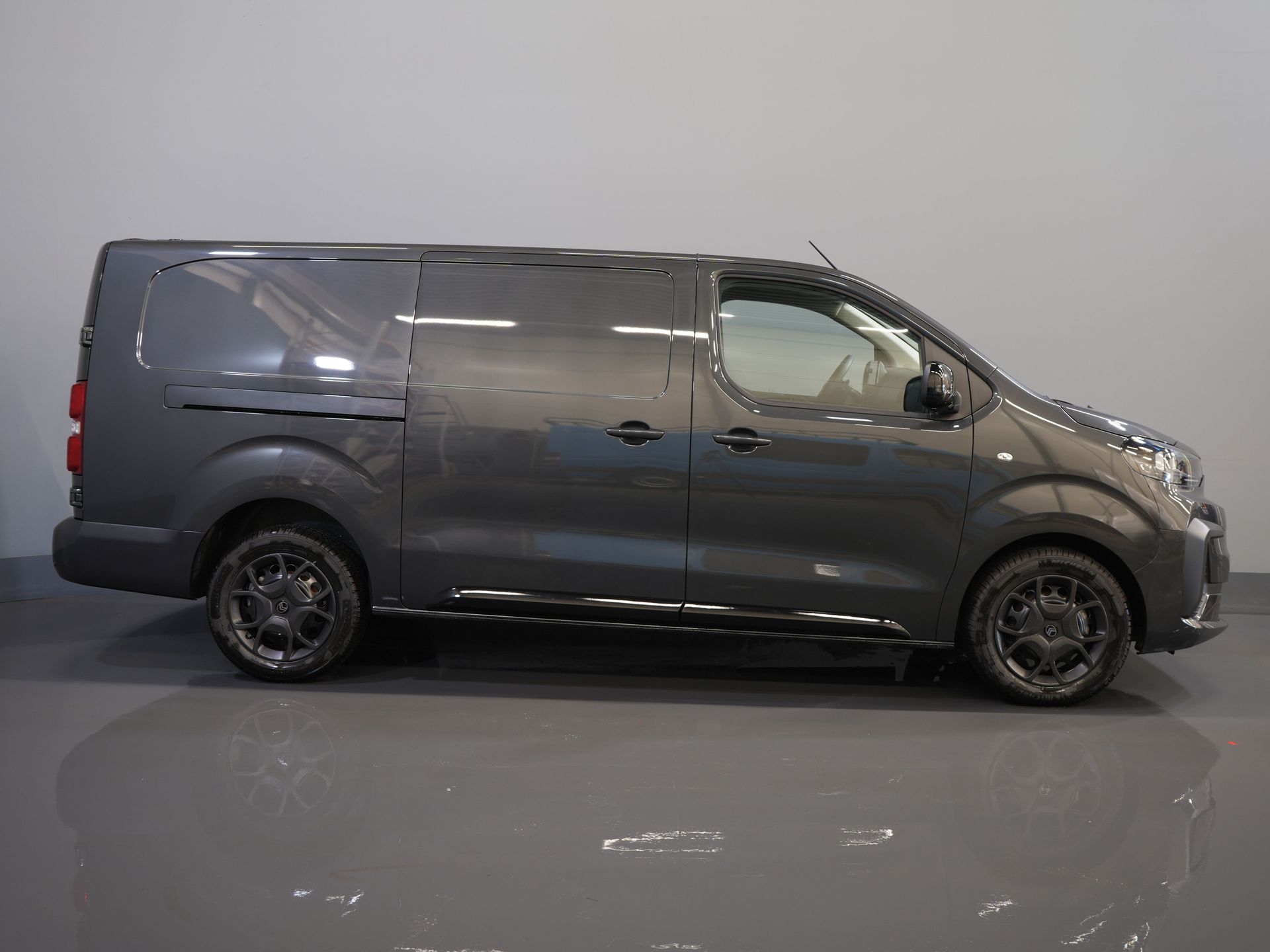 Citroën Jumpy Furgón 2.0 HDI 180 CV Aut. L3 BPM ¡GRATIS! 2x Puerta corredera/ Navi/ Carplay/ Cámara/ PDC/ Cruise/ Airco