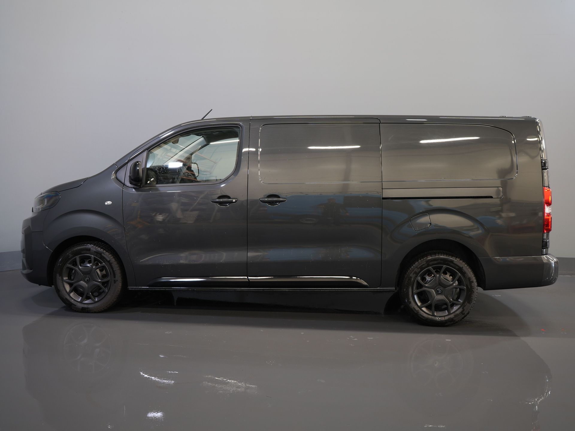 Citroën Jumpy Furgón 2.0 HDI 180 CV Aut. L3 BPM ¡GRATIS! 2x Puerta corredera/ Navi/ Carplay/ Cámara/ PDC/ Cruise/ Airco