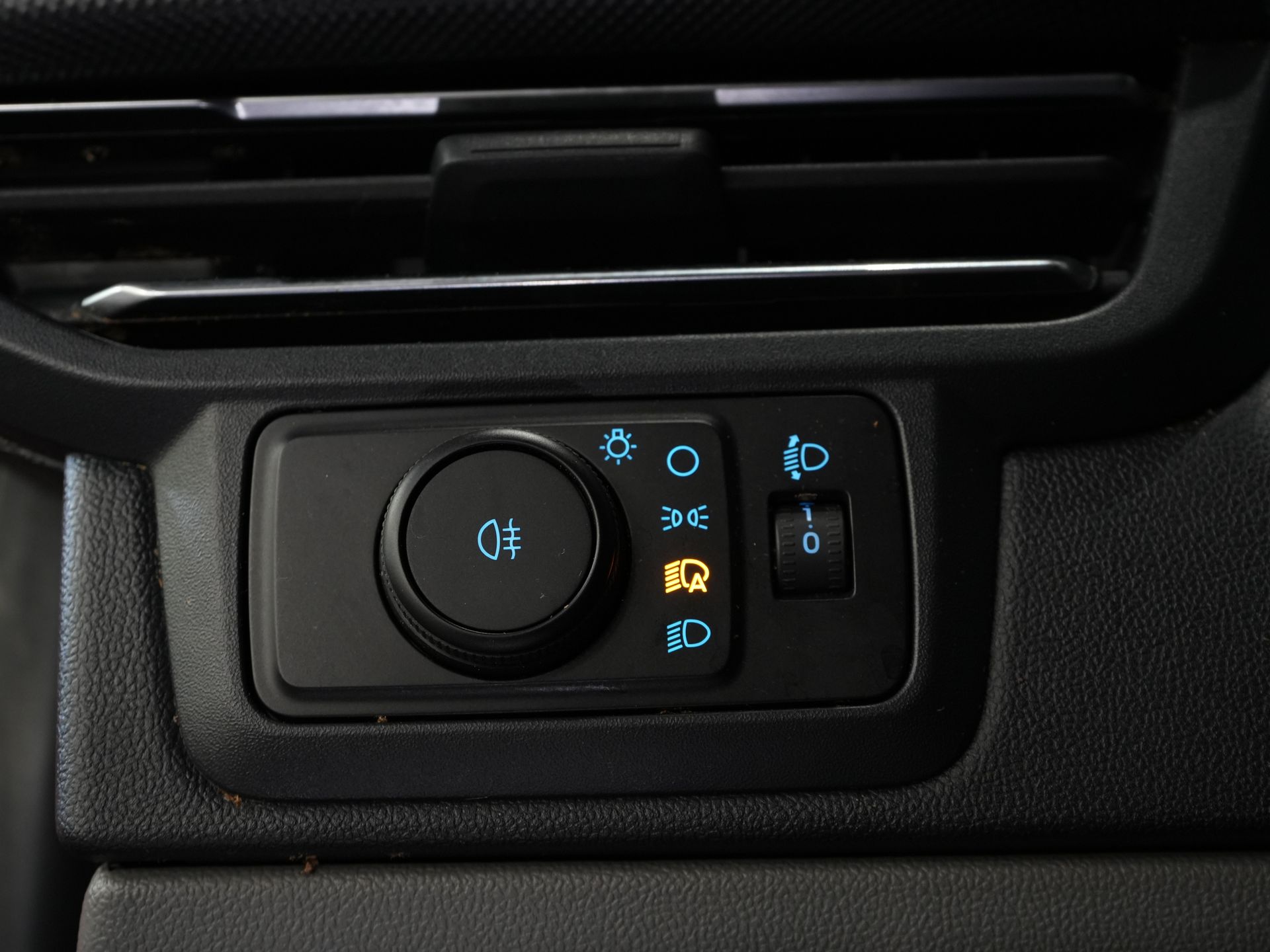 Ford Transit Custom Bestelbus 2.0 TDCI 150 pk L2 Limited BPM VRIJ! Garantie tot 1-28'/ Adapt. Cruise/ LED/ Stoelverw./ Stuurverw./ Carplay/ PDC/ Camera