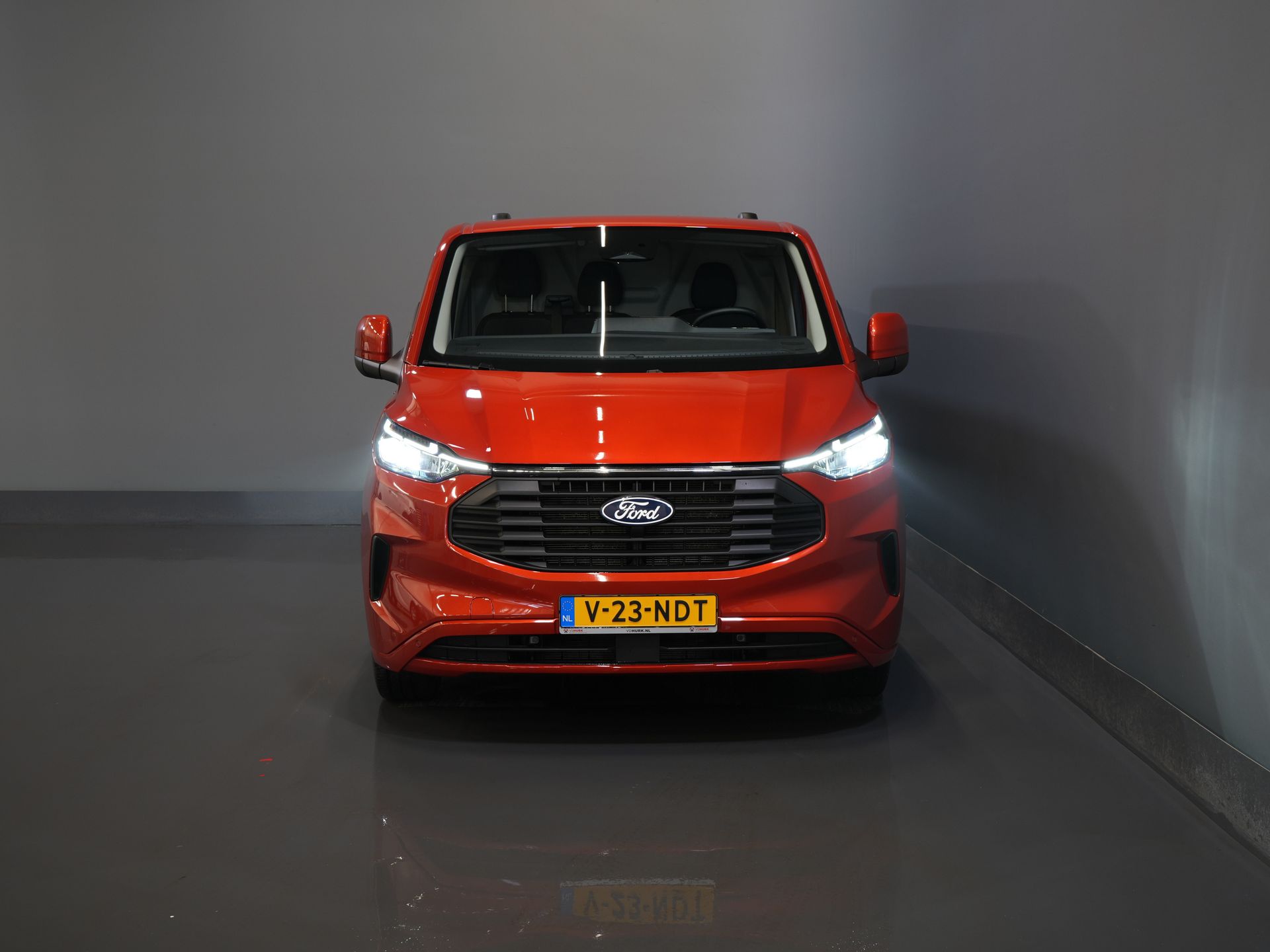 Ford Transit Custom Bestelbus 2.0 TDCI 150 pk L2 Limited BPM VRIJ! Garantie tot 1-28'/ Adapt. Cruise/ LED/ Stoelverw./ Stuurverw./ Carplay/ PDC/ Camera