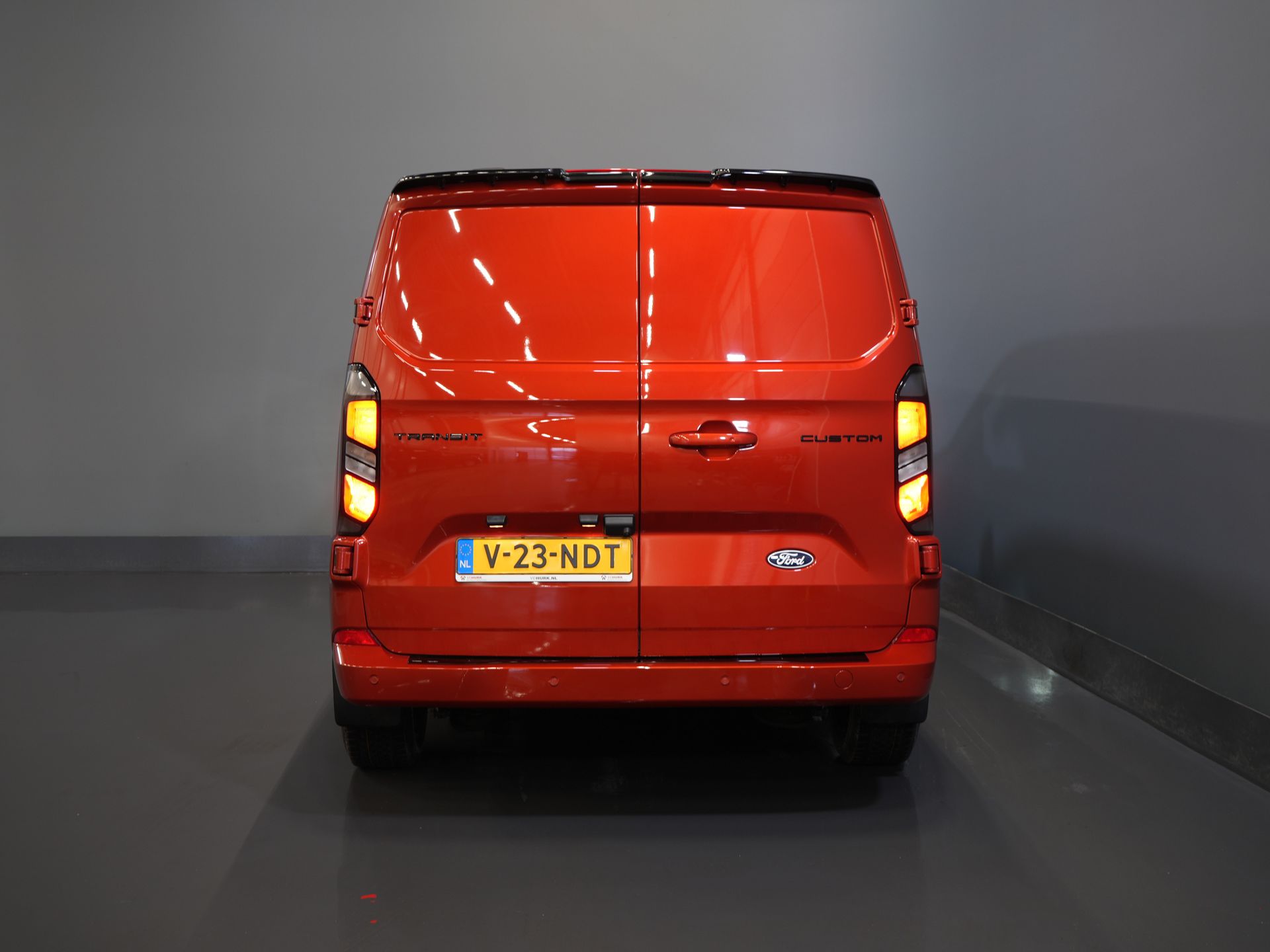 Ford Transit Custom Bestelbus 2.0 TDCI 150 pk L2 Limited BPM VRIJ! Garantie tot 1-28'/ Adapt. Cruise/ LED/ Stoelverw./ Stuurverw./ Carplay/ PDC/ Camera