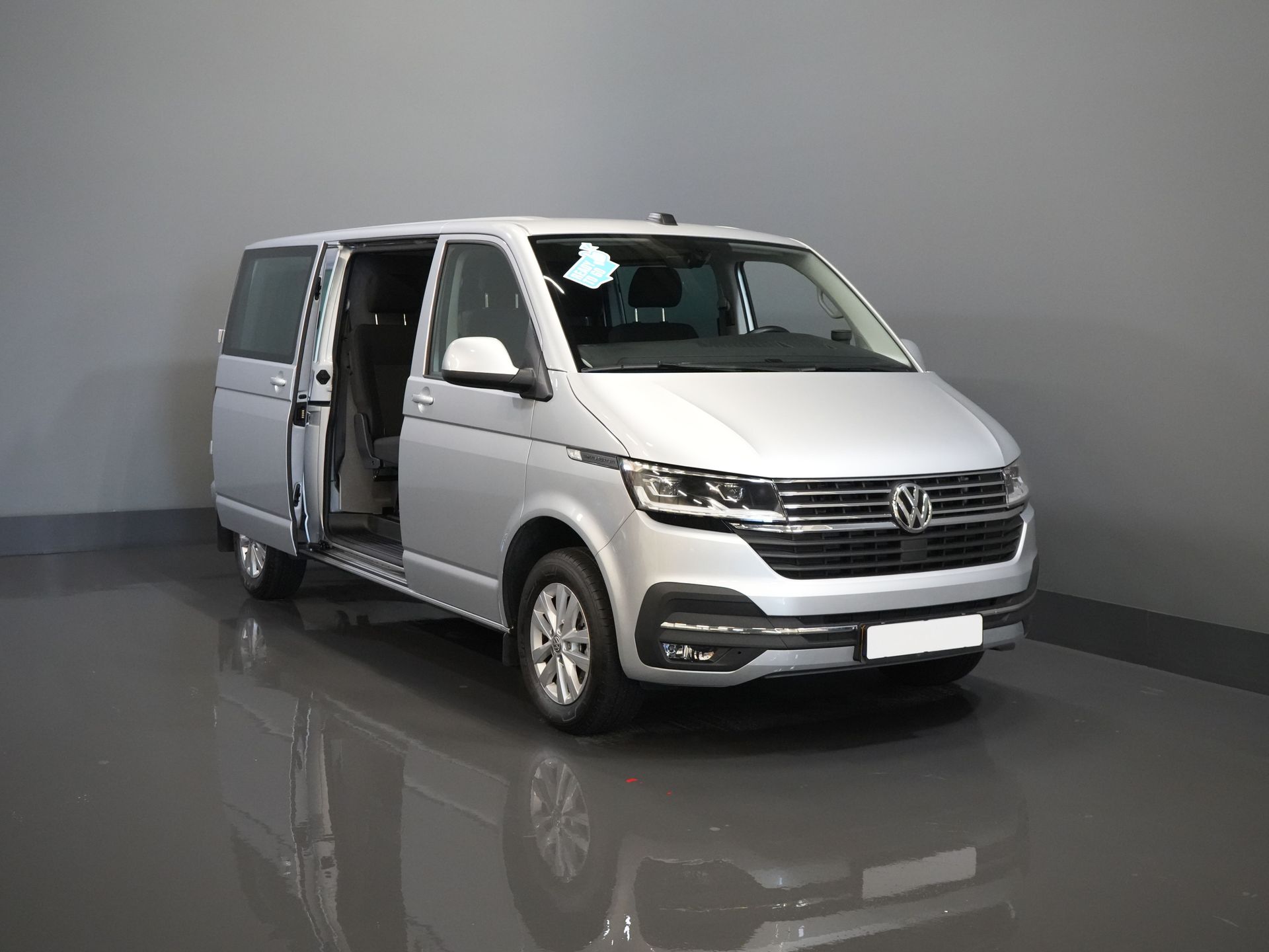 Volkswagen Transporter Van T6.1 2.0 TDI 150 к.с. DSG Aut. L2 DC Double Cab Highline BPM БЕЗКОШТОВНО! Адапт.круїз/ LED/ 2xЗсувні двері/ Підігрів підставки/ Carplay/ Сидіння