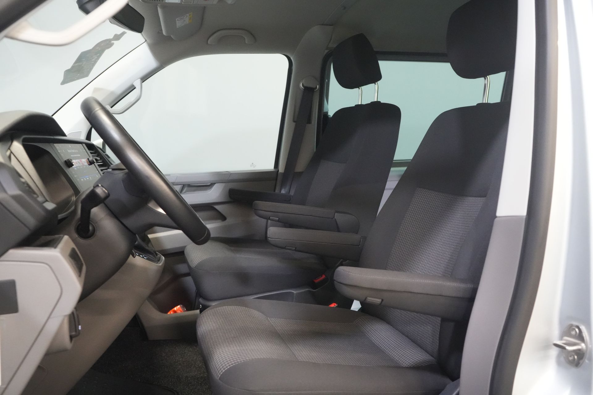 Volkswagen Transporter Van T6.1 2.0 TDI 150 CP DSG Aut. L2 DC Double Cab Highline BPM FREE! Adapt.Cruise/ LED/ 2xUși glisante/ Încălzire stand/ Carplay/ Scaun