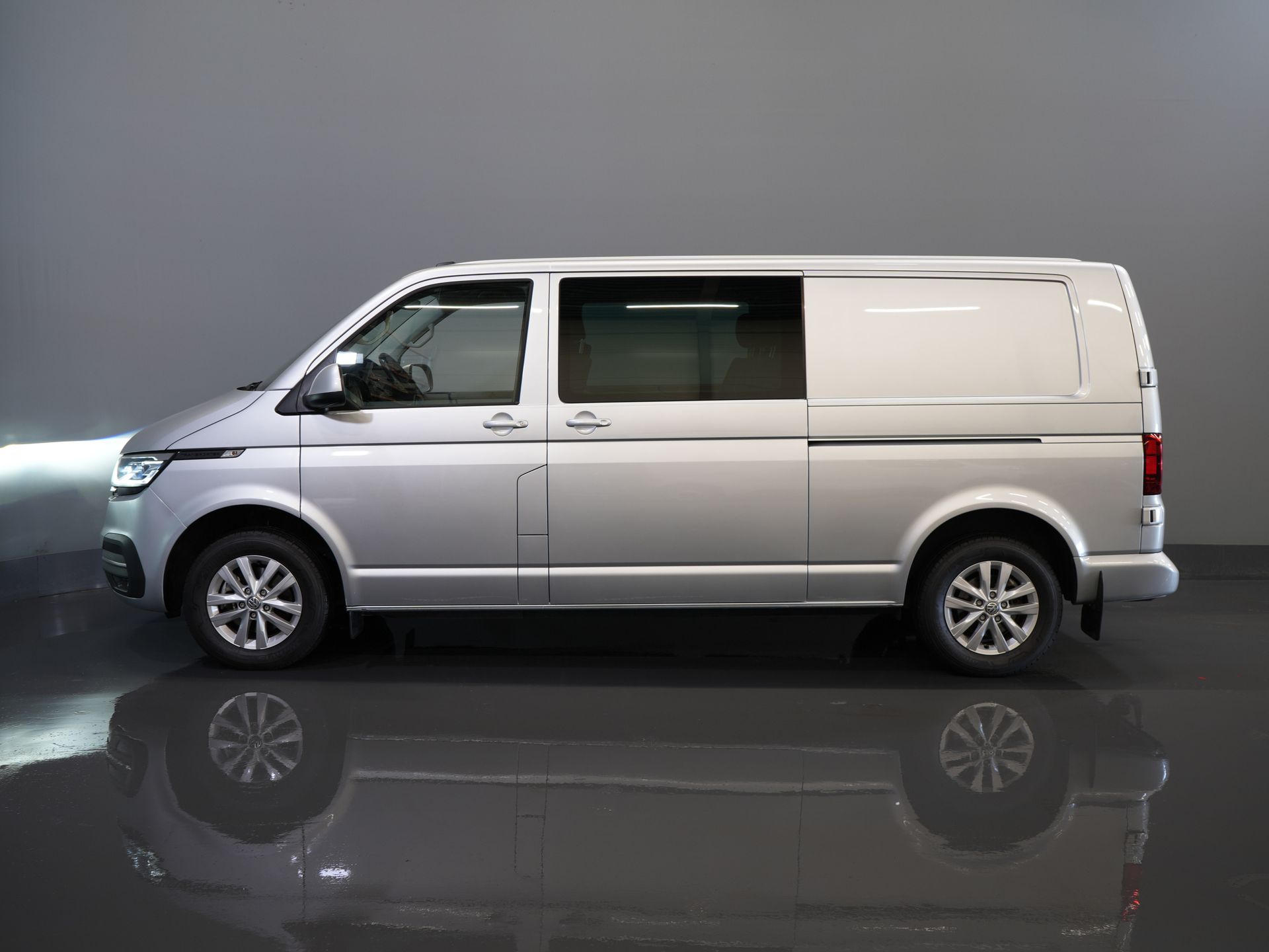 Volkswagen Transporter Van T6.1 2.0 TDI 150 KM DSG Aut. L2 DC Double Cab Highline BPM GRATIS! Adapt.Cruise/ LED/ 2xDrzwi przesuwne/ Ogrzewanie postojowe/ Carplay/ Fotele