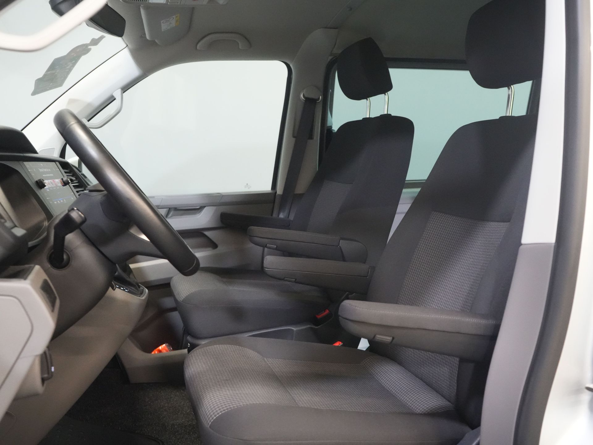 Volkswagen Transporter Van T6.1 2.0 TDI 150 к.с. DSG Aut. L2 DC Double Cab Highline BPM БЕЗКОШТОВНО! Адапт.круїз/ LED/ 2xЗсувні двері/ Підігрів підставки/ Carplay/ Сидіння
