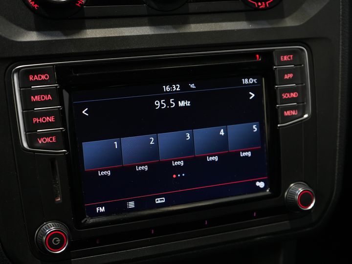 Volkswagen Caddy Van 2.0 TDI 100 ch DSG Aut. BPM FREE ! Edition 35 Carplay/ Seatverw./Chauffage au sol/ Cruise/ Airco/ PDC/ LMV/ Porte-bagages/ Barre de remorquage/ In