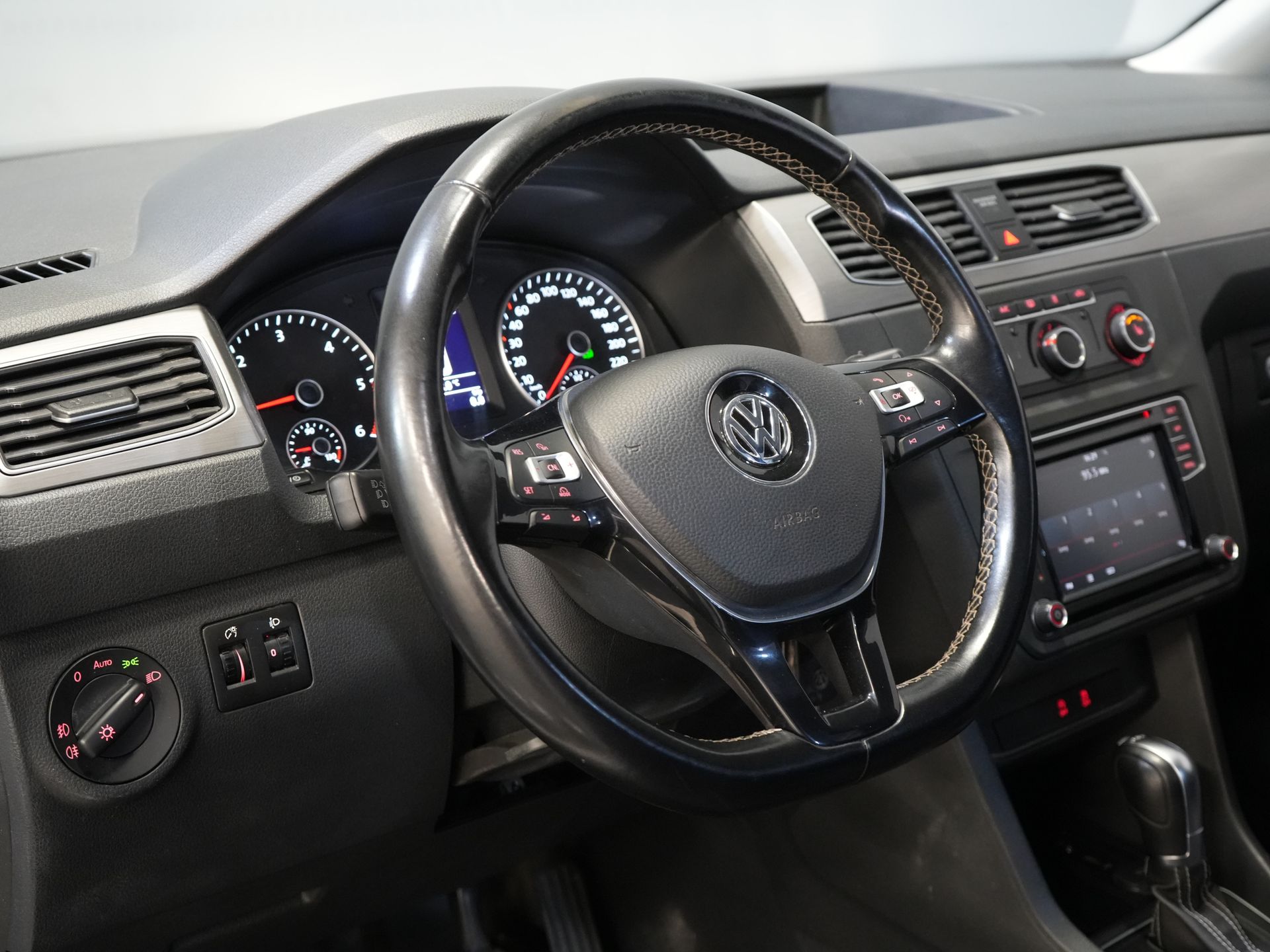 Volkswagen Caddy Van 2.0 TDI 100 ch DSG Aut. BPM FREE ! Edition 35 Carplay/ Seatverw./Chauffage au sol/ Cruise/ Airco/ PDC/ LMV/ Porte-bagages/ Barre de remorquage/ In