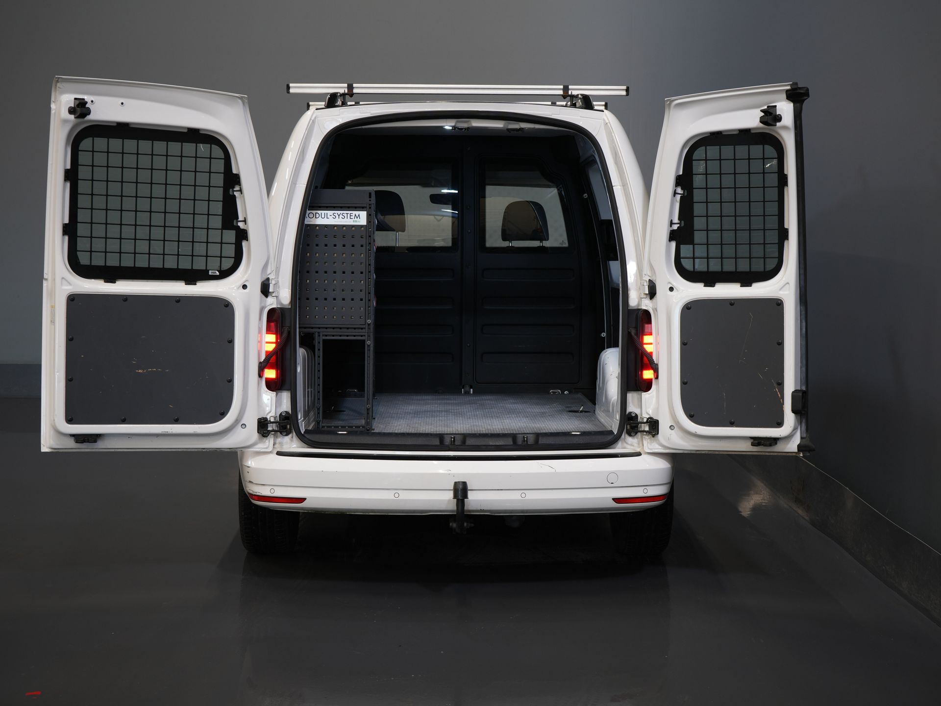 Volkswagen Caddy Van 2.0 TDI 100 ch DSG Aut. BPM FREE ! Edition 35 Carplay/ Seatverw./Chauffage au sol/ Cruise/ Airco/ PDC/ LMV/ Porte-bagages/ Barre de remorquage/ In