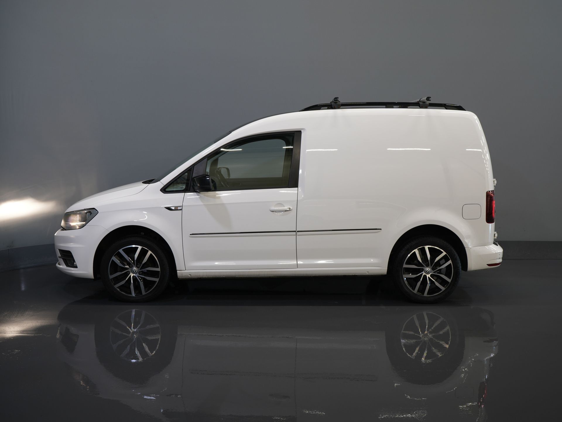 Volkswagen Caddy Van 2.0 TDI 100 ch DSG Aut. BPM FREE ! Edition 35 Carplay/ Seatverw./Chauffage au sol/ Cruise/ Airco/ PDC/ LMV/ Porte-bagages/ Barre de remorquage/ In