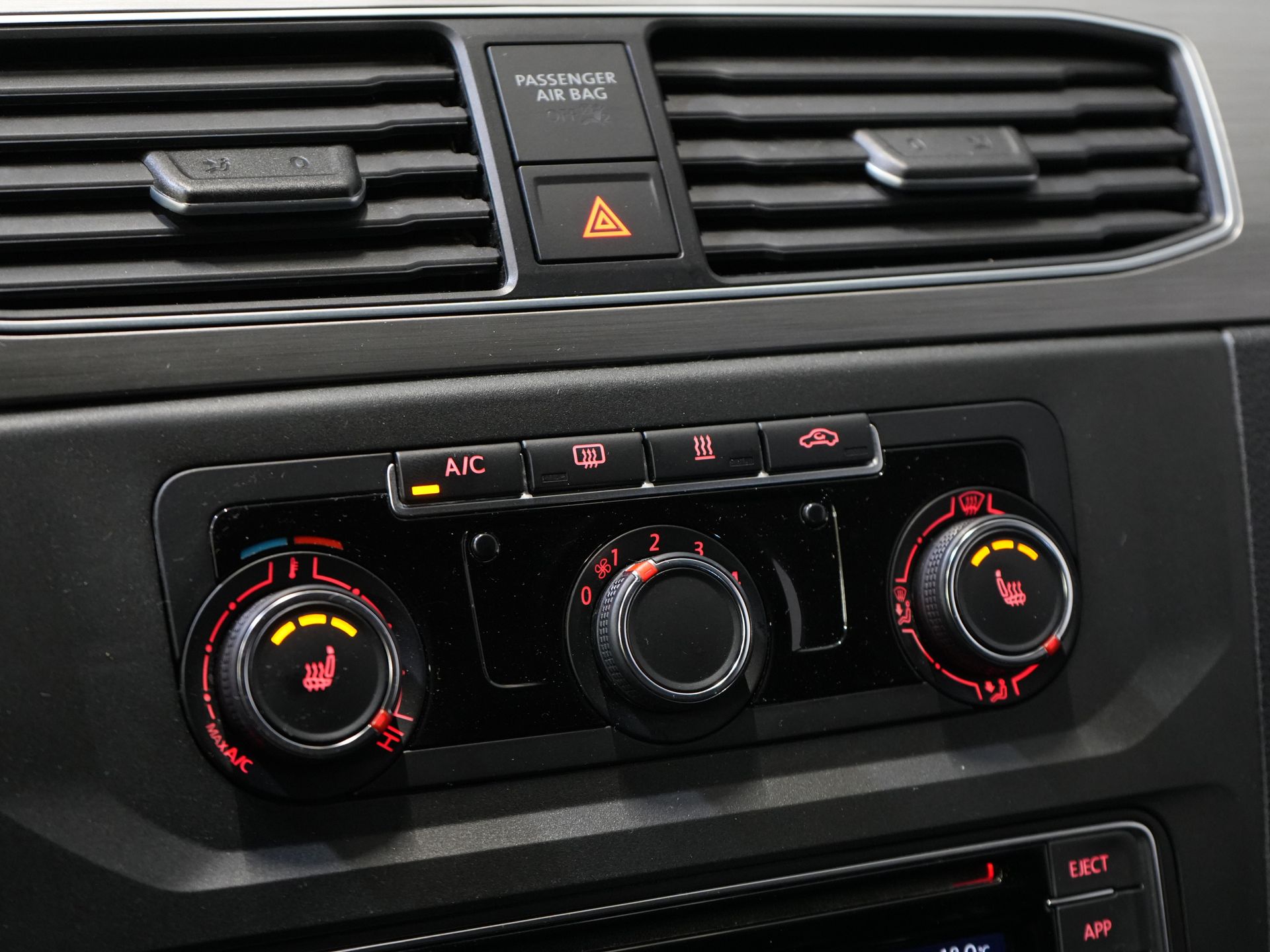 Volkswagen Caddy Van 2.0 TDI 100 ch DSG Aut. BPM FREE ! Edition 35 Carplay/ Seatverw./Chauffage au sol/ Cruise/ Airco/ PDC/ LMV/ Porte-bagages/ Barre de remorquage/ In