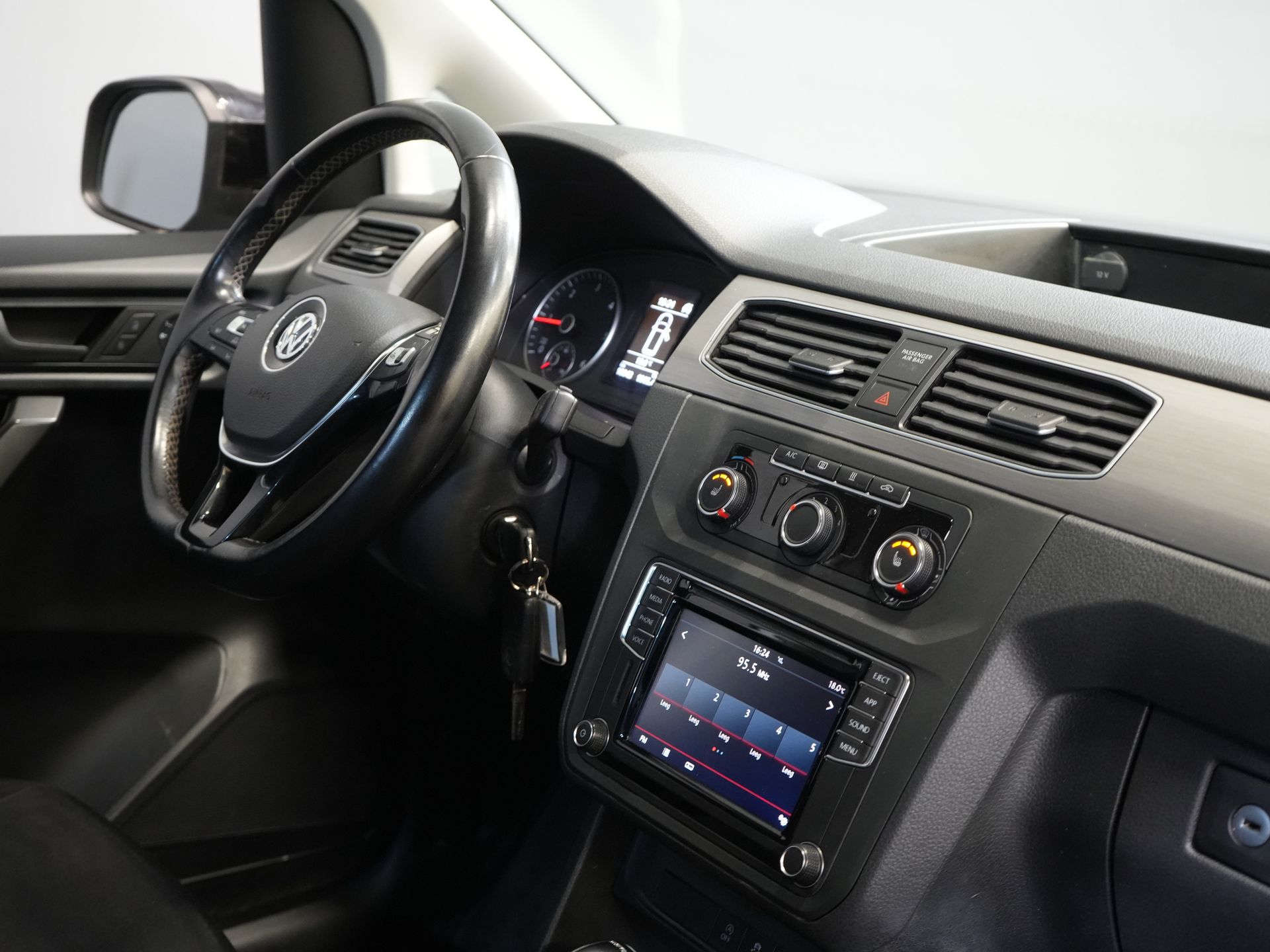 Volkswagen Caddy Van 2.0 TDI 100 ch DSG Aut. BPM FREE ! Edition 35 Carplay/ Seatverw./Chauffage au sol/ Cruise/ Airco/ PDC/ LMV/ Porte-bagages/ Barre de remorquage/ In