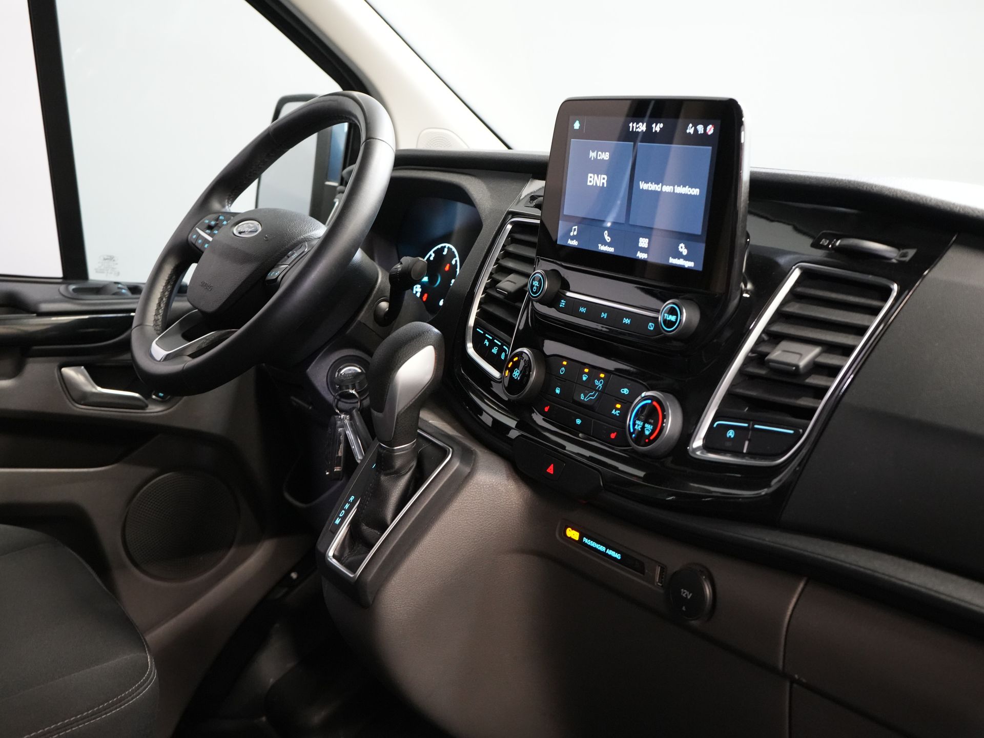 Ford Transit Custom Bestelbus 320 2.0 TDCI 170 pk Aut. L2 Trend BPM VRIJ! Carplay/ Stoelverw./ Camera/ PDC/ LMV/ Dakdragers/ Trekhaak