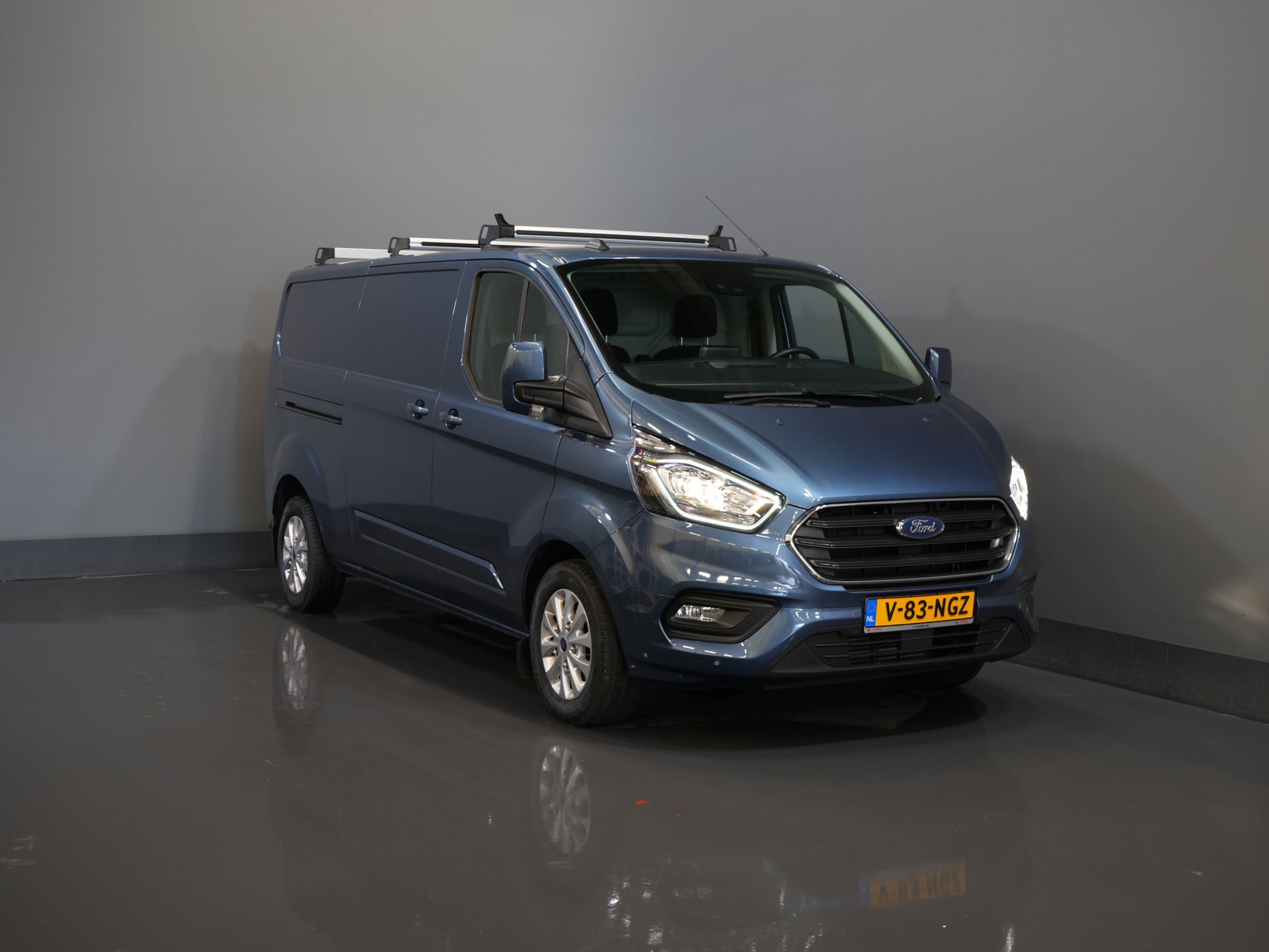 Ford Transit Custom Bestelbus 320 2.0 TDCI 170 pk Aut. L2 Trend BPM VRIJ! Carplay/ Stoelverw./ Camera/ PDC/ LMV/ Dakdragers/ Trekhaak