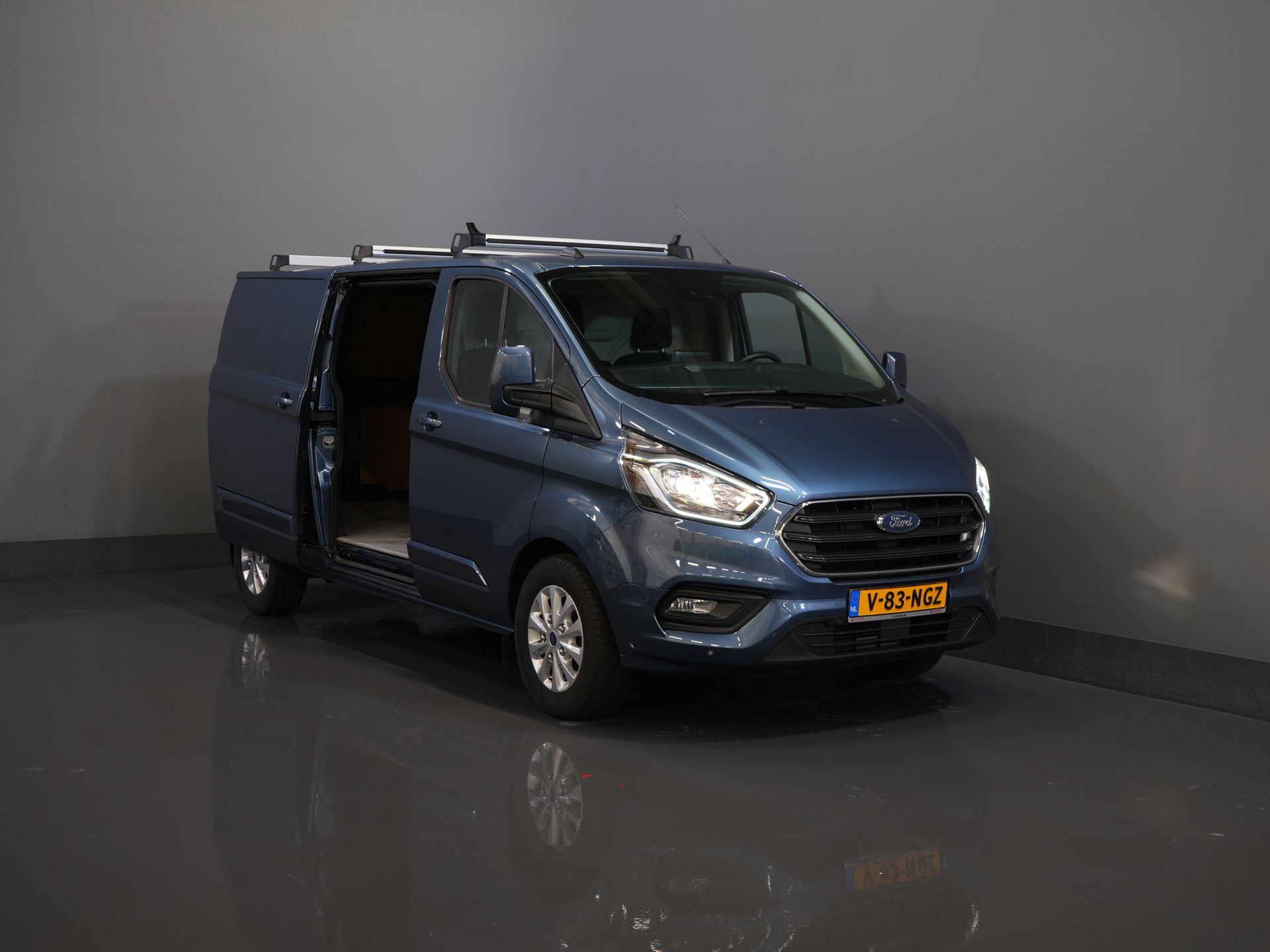 Ford Transit Custom Bestelbus 320 2.0 TDCI 170 pk Aut. L2 Trend BPM VRIJ! Carplay/ Stoelverw./ Camera/ PDC/ LMV/ Dakdragers/ Trekhaak