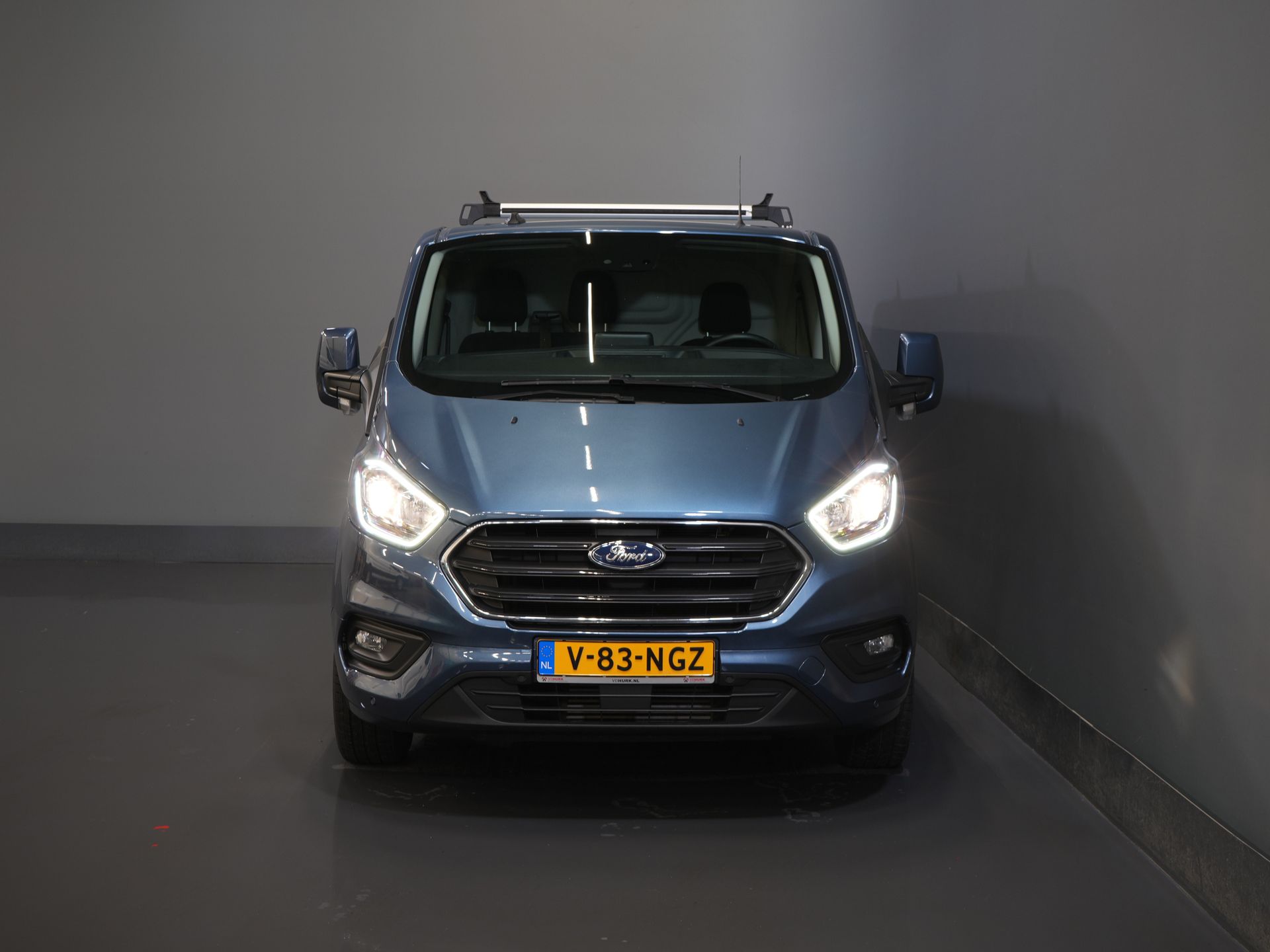 Ford Transit Custom Bestelbus 320 2.0 TDCI 170 pk Aut. L2 Trend BPM VRIJ! Carplay/ Stoelverw./ Camera/ PDC/ LMV/ Dakdragers/ Trekhaak