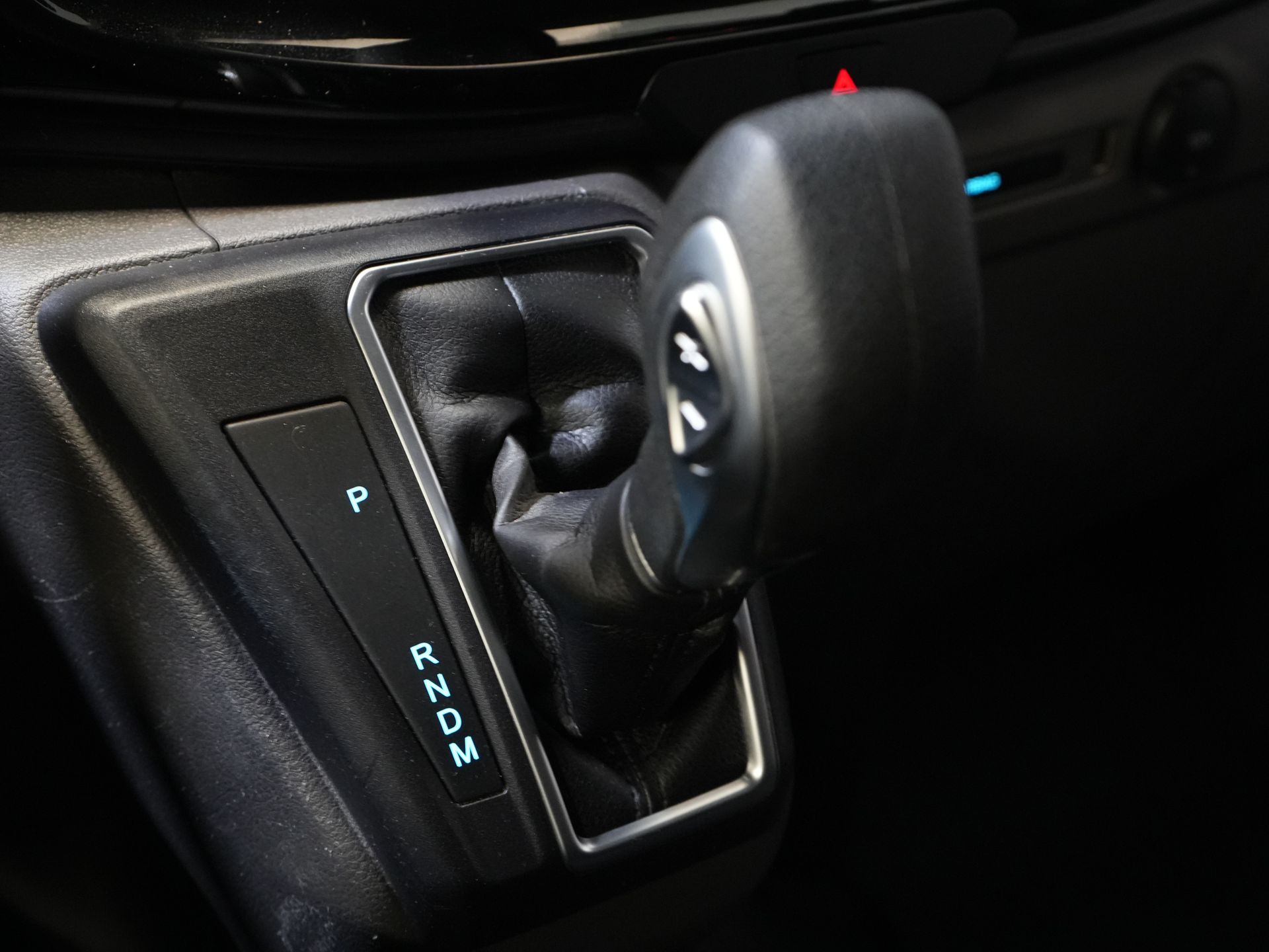 Ford Transit Custom Bestelbus 320 2.0 TDCI 170 pk Aut. L2 Trend BPM VRIJ! Carplay/ Stoelverw./ Camera/ PDC/ LMV/ Dakdragers/ Trekhaak
