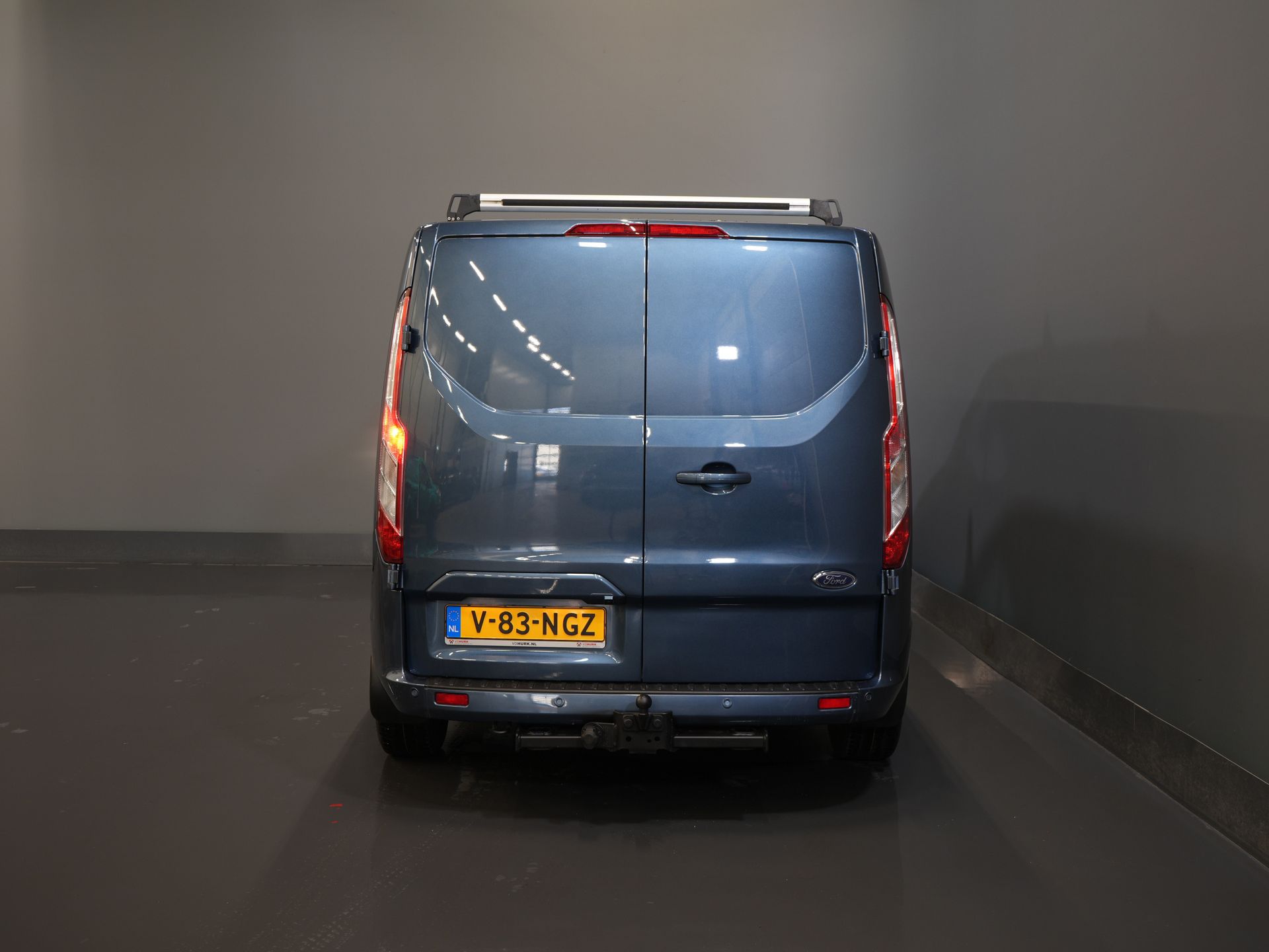 Ford Transit Custom Bestelbus 320 2.0 TDCI 170 pk Aut. L2 Trend BPM VRIJ! Carplay/ Stoelverw./ Camera/ PDC/ LMV/ Dakdragers/ Trekhaak