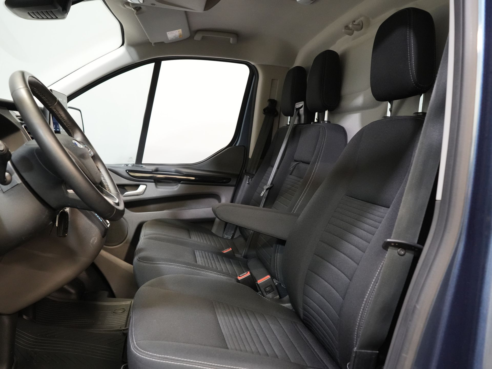 Ford Transit Custom Bestelbus 320 2.0 TDCI 170 pk Aut. L2 Trend BPM VRIJ! Carplay/ Stoelverw./ Camera/ PDC/ LMV/ Dakdragers/ Trekhaak