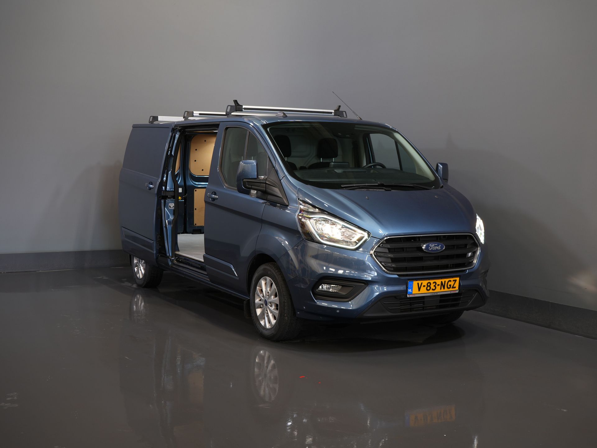 Ford Transit Custom Bestelbus 320 2.0 TDCI 170 pk Aut. L2 Trend BPM VRIJ! Carplay/ Stoelverw./ Camera/ PDC/ LMV/ Dakdragers/ Trekhaak