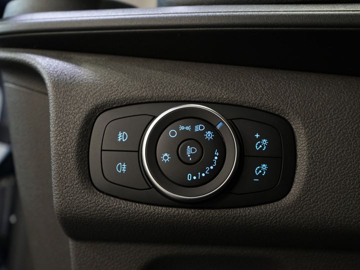 Ford Transit Custom Bestelbus 320 2.0 TDCI 170 pk Aut. L2 Trend BPM VRIJ! Carplay/ Stoelverw./ Camera/ PDC/ LMV/ Dakdragers/ Trekhaak