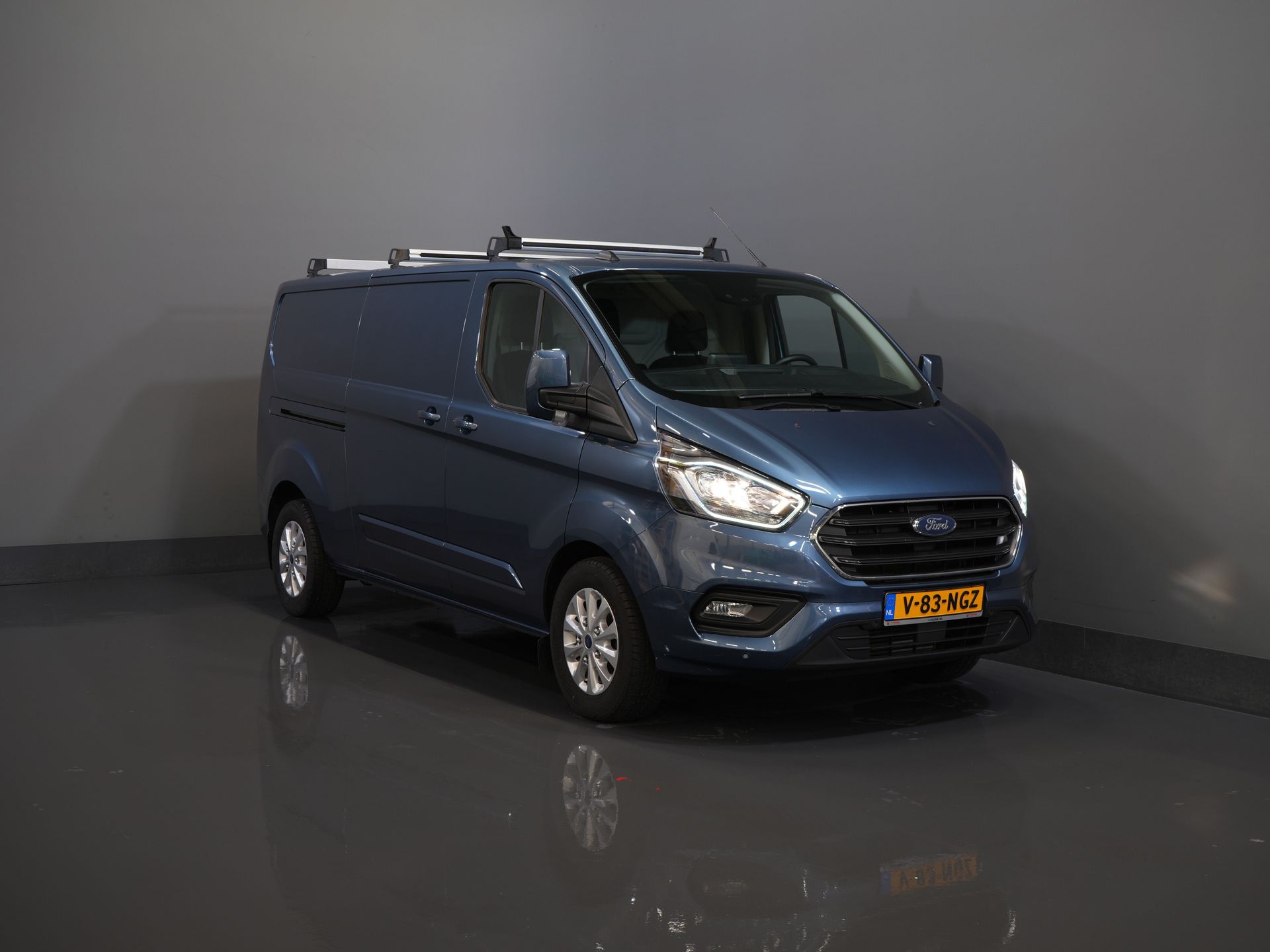 Ford Transit Custom Bestelbus 320 2.0 TDCI 170 pk Aut. L2 Trend BPM VRIJ! Carplay/ Stoelverw./ Camera/ PDC/ LMV/ Dakdragers/ Trekhaak