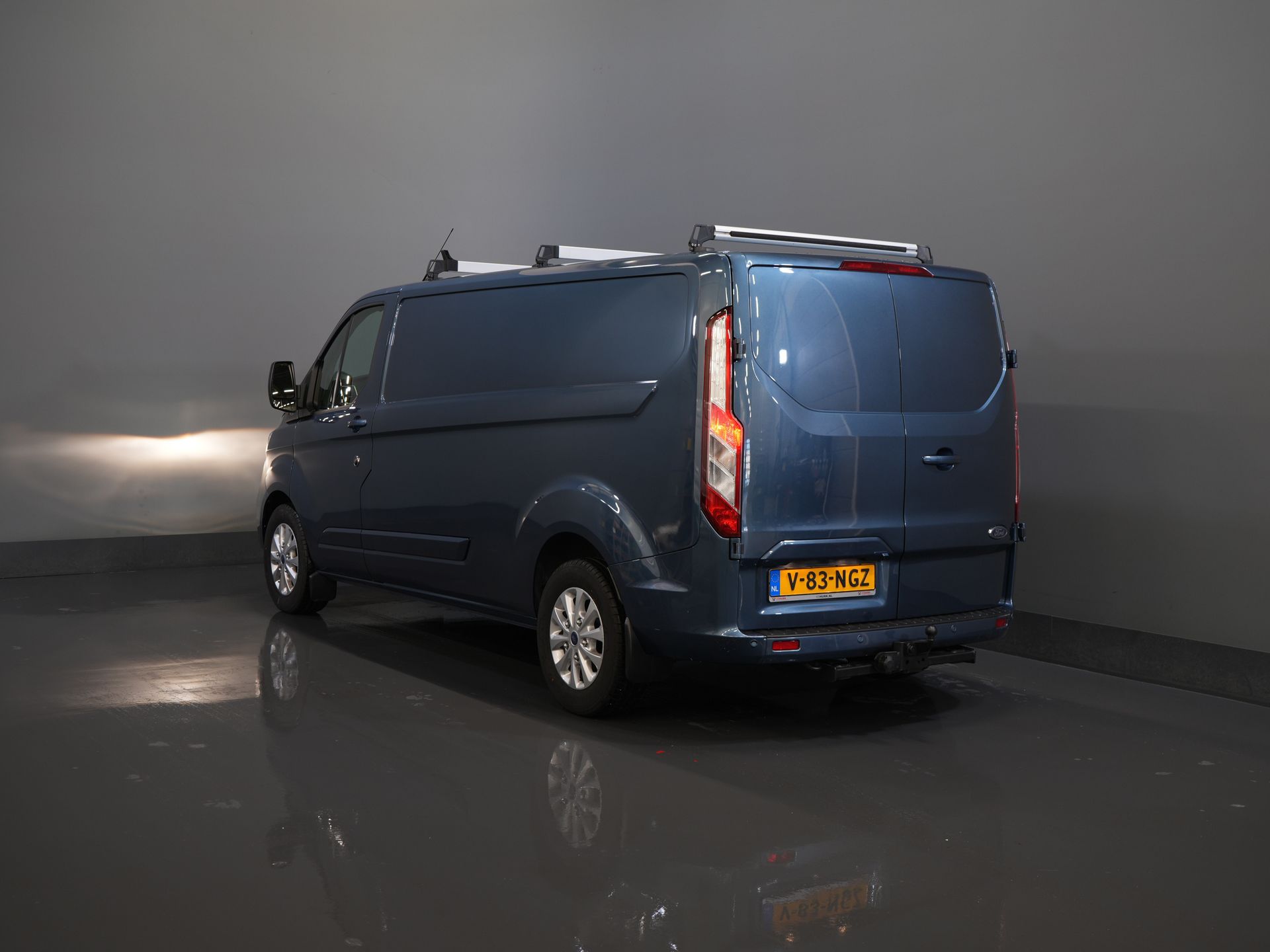 Ford Transit Custom Bestelbus 320 2.0 TDCI 170 pk Aut. L2 Trend BPM VRIJ! Carplay/ Stoelverw./ Camera/ PDC/ LMV/ Dakdragers/ Trekhaak