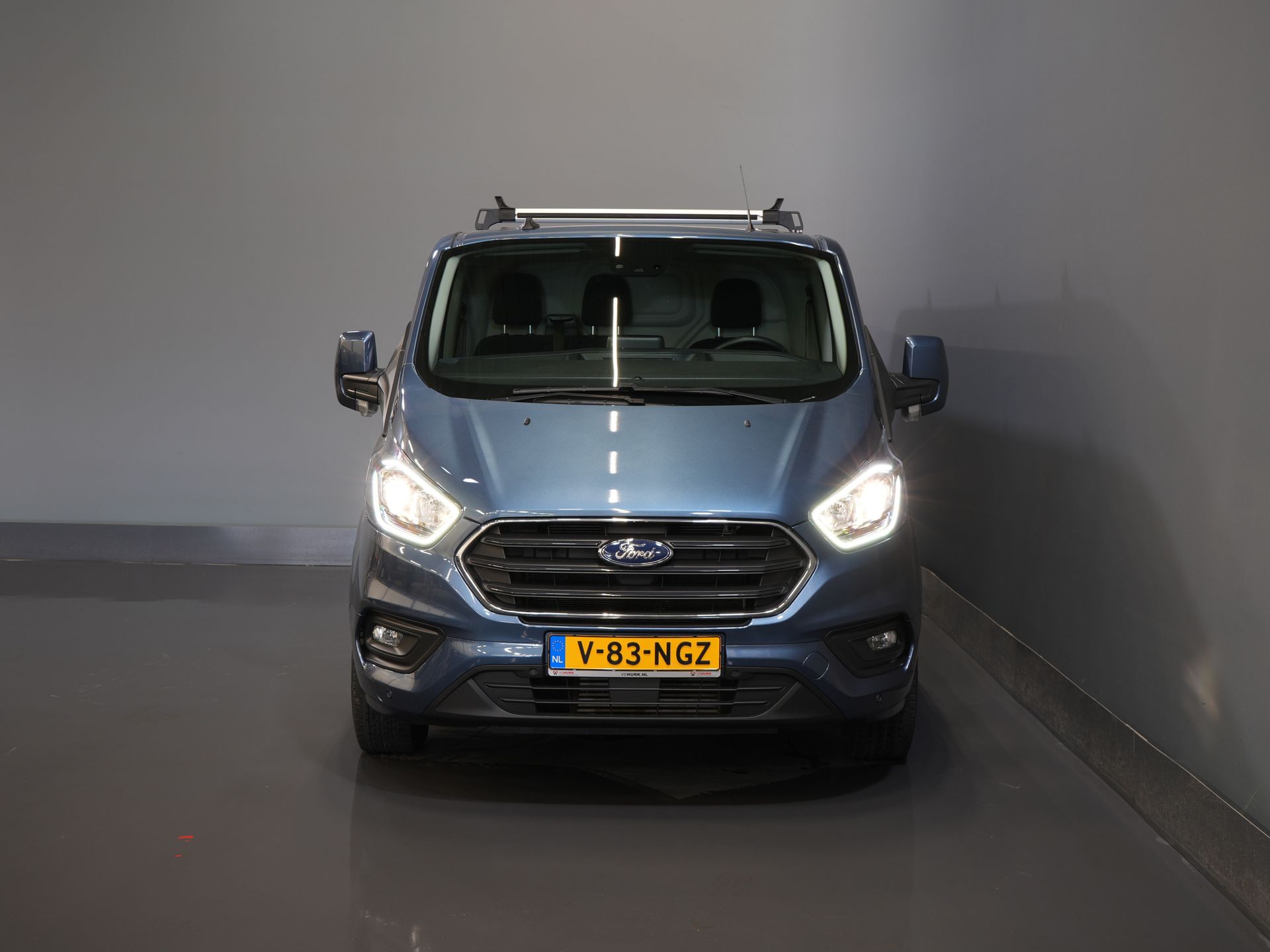 Ford Transit Custom Bestelbus 320 2.0 TDCI 170 pk Aut. L2 Trend BPM VRIJ! Carplay/ Stoelverw./ Camera/ PDC/ LMV/ Dakdragers/ Trekhaak