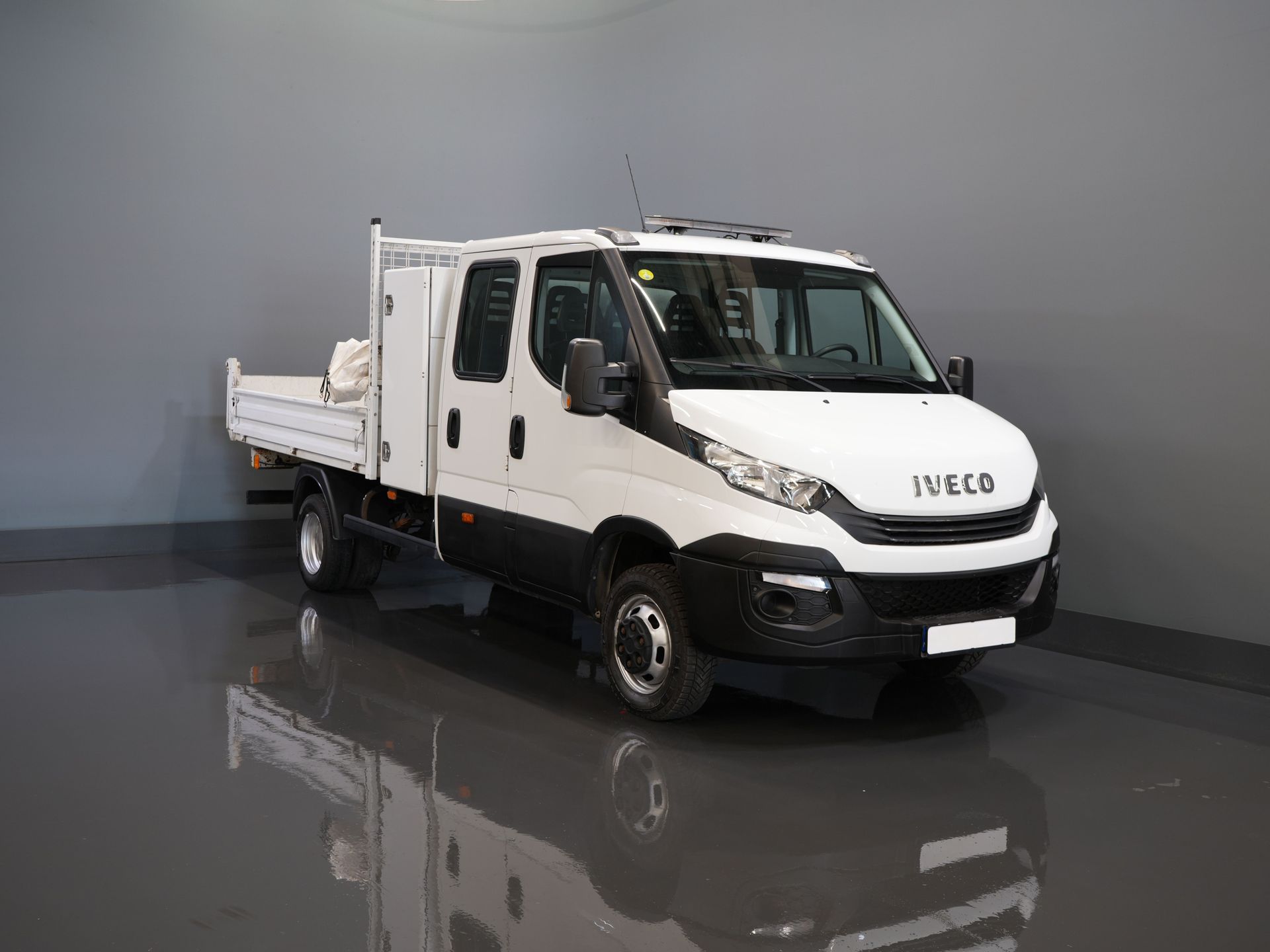 Iveco Daily Kipper 35C14D 2.3 140 KM Aut. ZF DC Podwójna kabina 6-osobowa / Wywrotka / Pick Up / Otwarta skrzynia ładunkowa / Wywrotka / 3,5 t holowania Verm./ Podwójne powietrze / Gev.Stoe