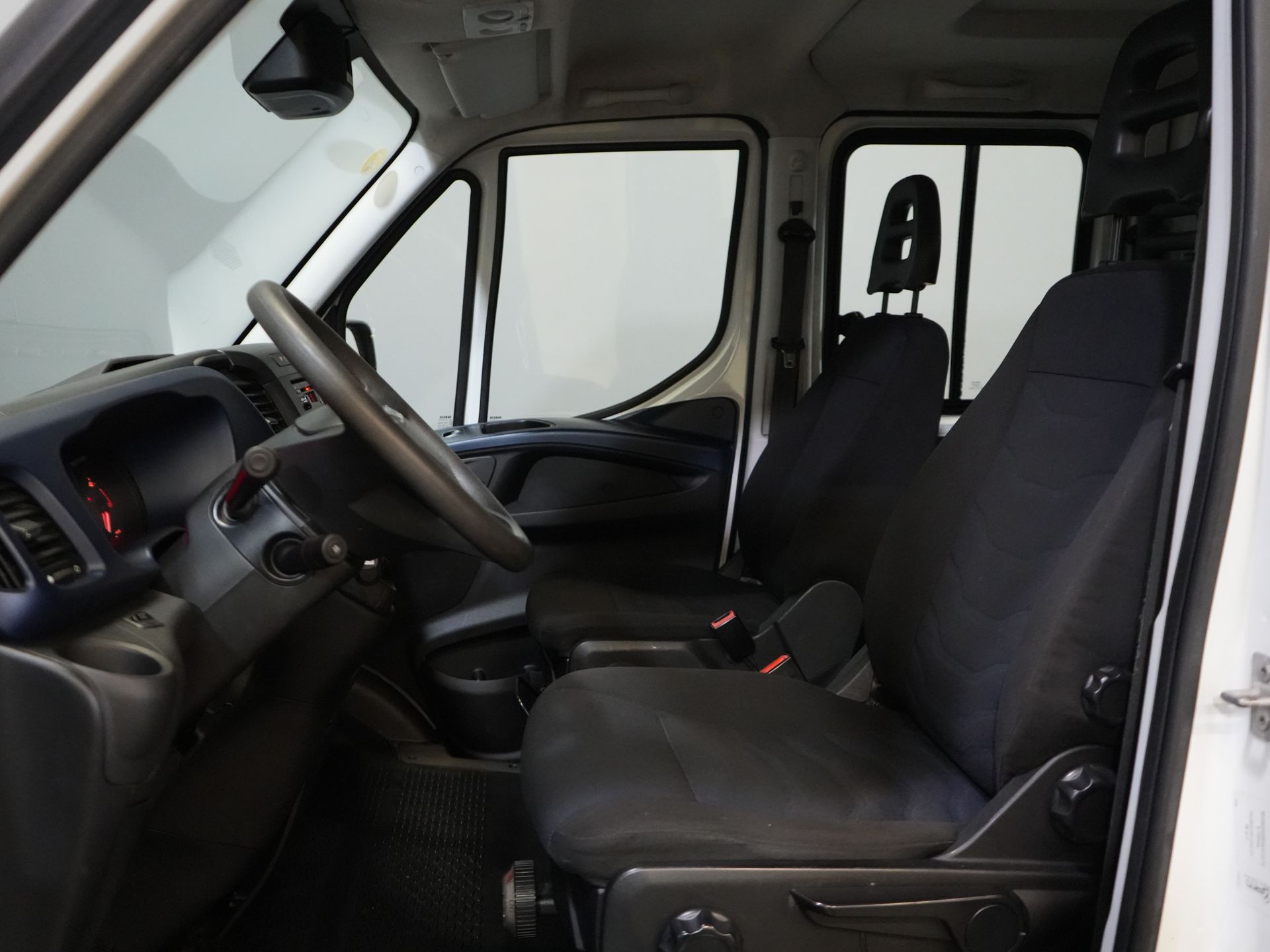 Iveco Daily Kipper 35C14D 2.3 140 KM Aut. ZF DC Podwójna kabina 6-osobowa / Wywrotka / Pick Up / Otwarta skrzynia ładunkowa / Wywrotka / 3,5 t holowania Verm./ Podwójne powietrze / Gev.Stoe