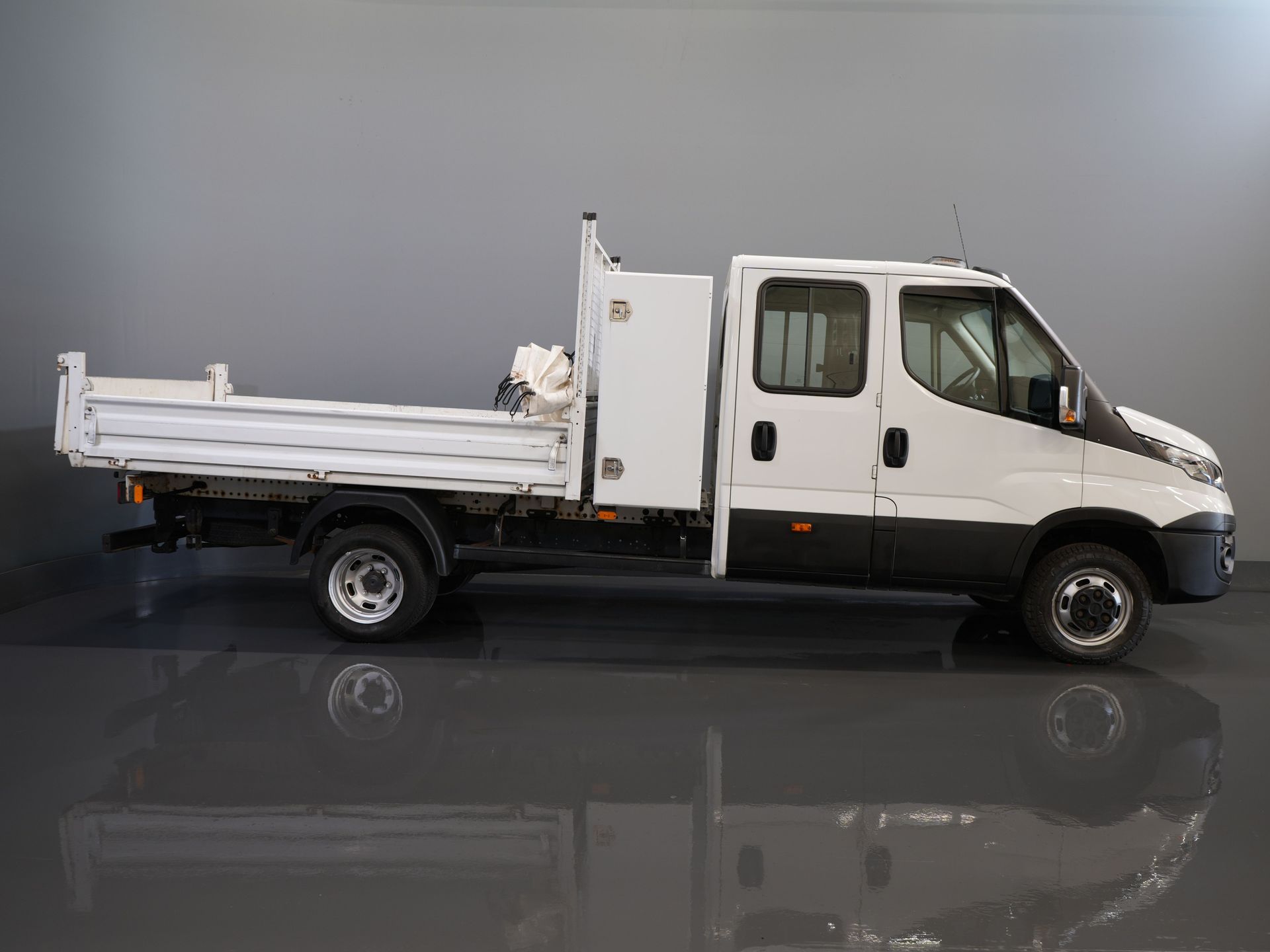 Iveco Daily Kipper 35C14D 2.3 140 KM Aut. ZF DC Podwójna kabina 6-osobowa / Wywrotka / Pick Up / Otwarta skrzynia ładunkowa / Wywrotka / 3,5 t holowania Verm./ Podwójne powietrze / Gev.Stoe