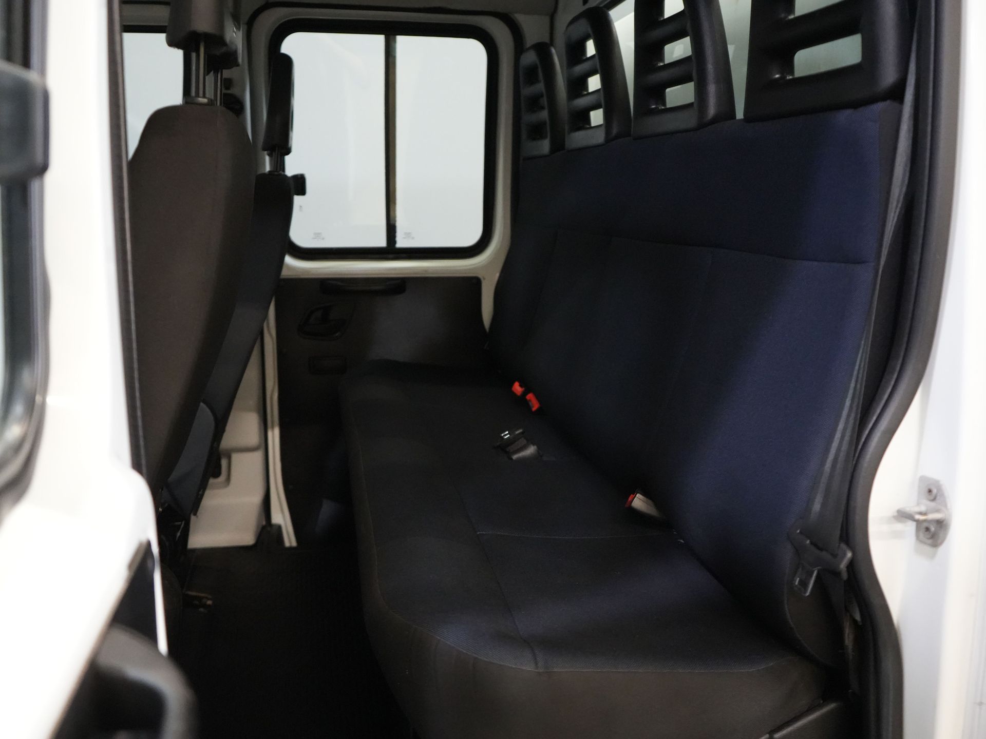Iveco Daily Kipper 35C14D 2.3 140 KM Aut. ZF DC Podwójna kabina 6-osobowa / Wywrotka / Pick Up / Otwarta skrzynia ładunkowa / Wywrotka / 3,5 t holowania Verm./ Podwójne powietrze / Gev.Stoe