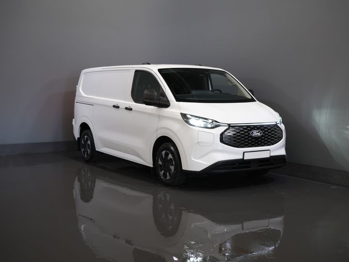 Ford E-Transit Custom Van Trend 65 kWh 330 km WLTP Garantie jusqu'en 2029/ LED/ Chauffage de béquille/ Chargeur rapide/ 2,3t Matériel de remorquage/ Volant/ Siège chauffant/ Carplay/ Caméra
