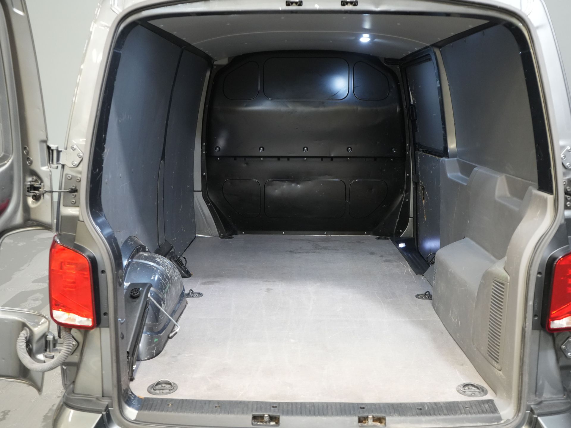 Volkswagen Transporter Van T6.1 2.0 TDI 150 hp DSG Aut. L2 BPM GRATUIT ! LED/ Adapt.Cruise/ Stand heater/ Seatverw./ Carplay/ Camera/ PDC/ LMV/ Towbar/ Airco