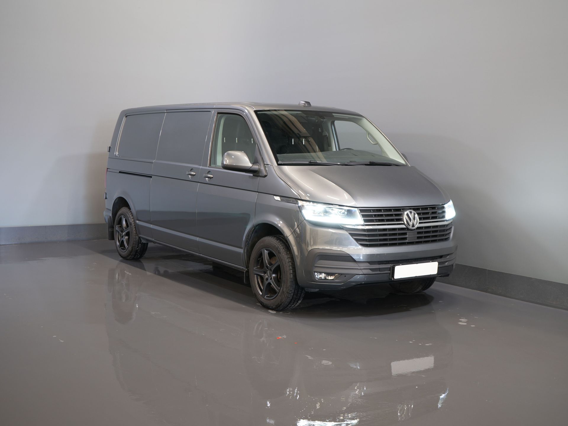 Volkswagen Transporter Van T6.1 2.0 TDI 150 hp DSG Aut. L2 BPM GRATUIT ! LED/ Adapt.Cruise/ Stand heater/ Seatverw./ Carplay/ Camera/ PDC/ LMV/ Towbar/ Airco