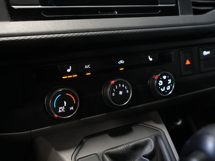 Volkswagen Transporter Van T6.1 2.0 TDI 150 hp DSG Aut. L2 BPM GRATUIT ! LED/ Adapt.Cruise/ Stand heater/ Seatverw./ Carplay/ Camera/ PDC/ LMV/ Towbar/ Airco