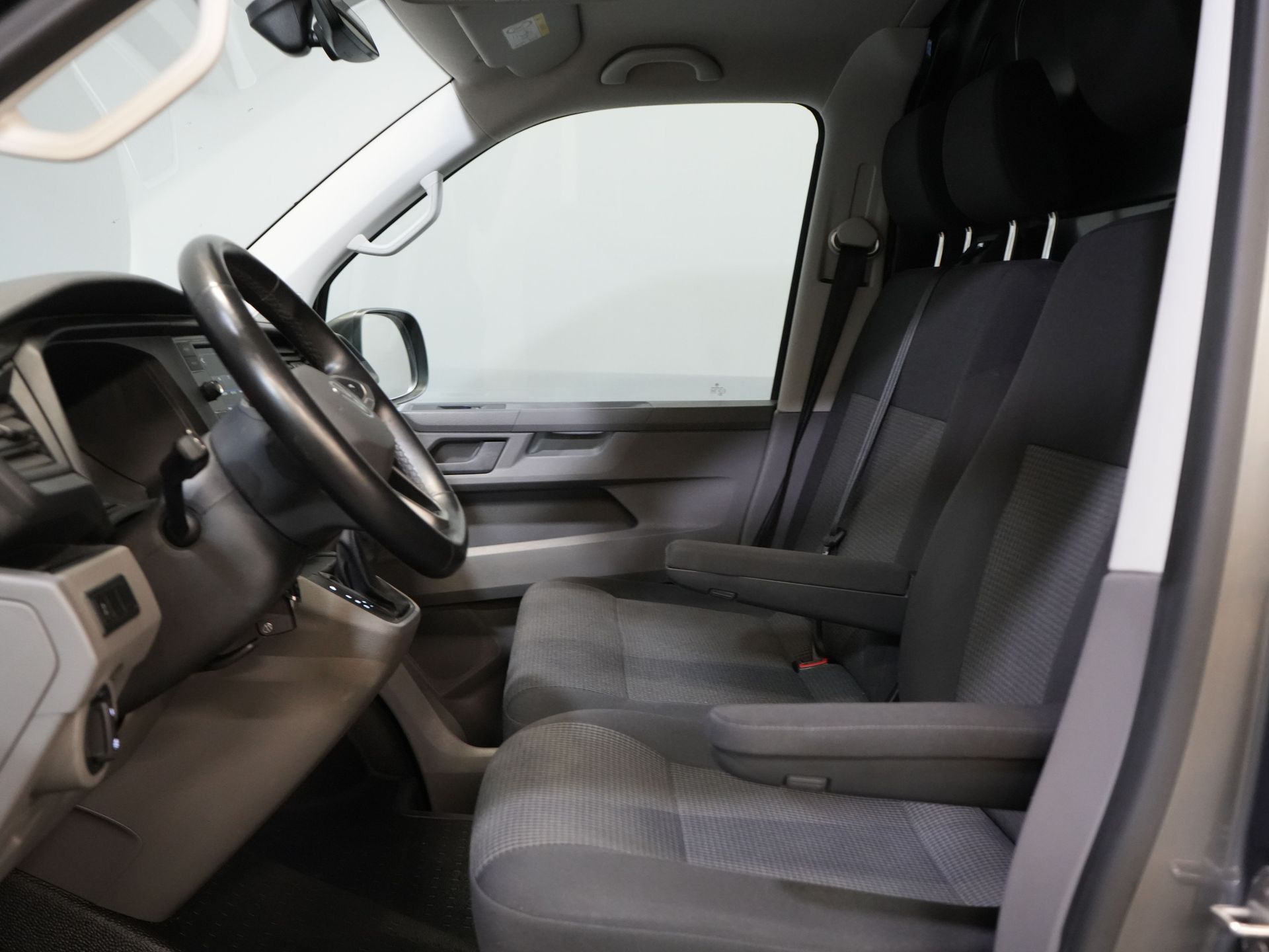 Volkswagen Transporter Van T6.1 2.0 TDI 150 hp DSG Aut. L2 BPM GRATUIT ! LED/ Adapt.Cruise/ Stand heater/ Seatverw./ Carplay/ Camera/ PDC/ LMV/ Towbar/ Airco