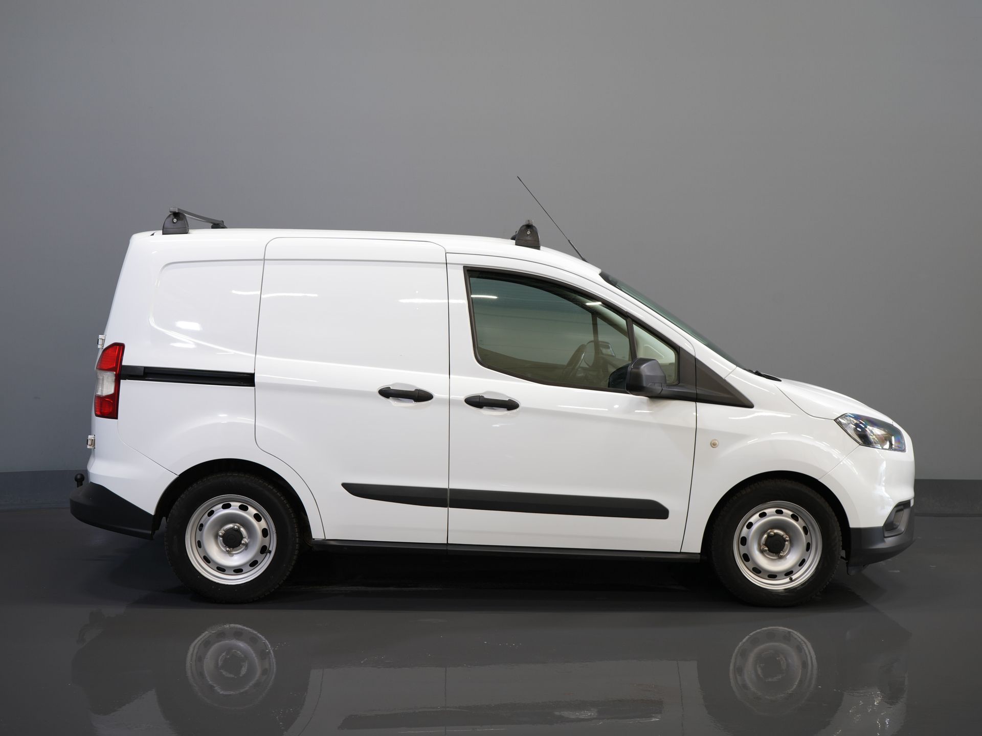 Ford Transit Courier Van 1.0 EcoBoost 100 к.с. Trend Petrol BPM FREE 2xЗсувні двері/ кондиціонер/ камера/ фаркоп/ багажник на дах