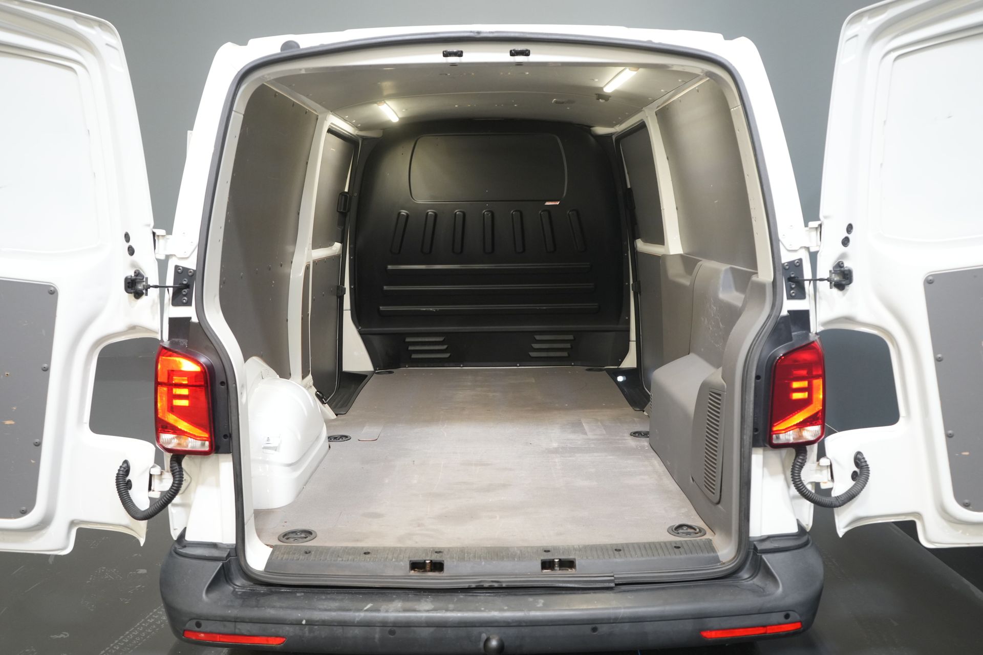 Volkswagen Transporter Van T6.1 2.0 TDI 150 CP DSG Aut. L2 2x Ușă glisantă/ LED/ Seatverw./ Încălzire stand/ Carplay/ 2.5t remorcare M.