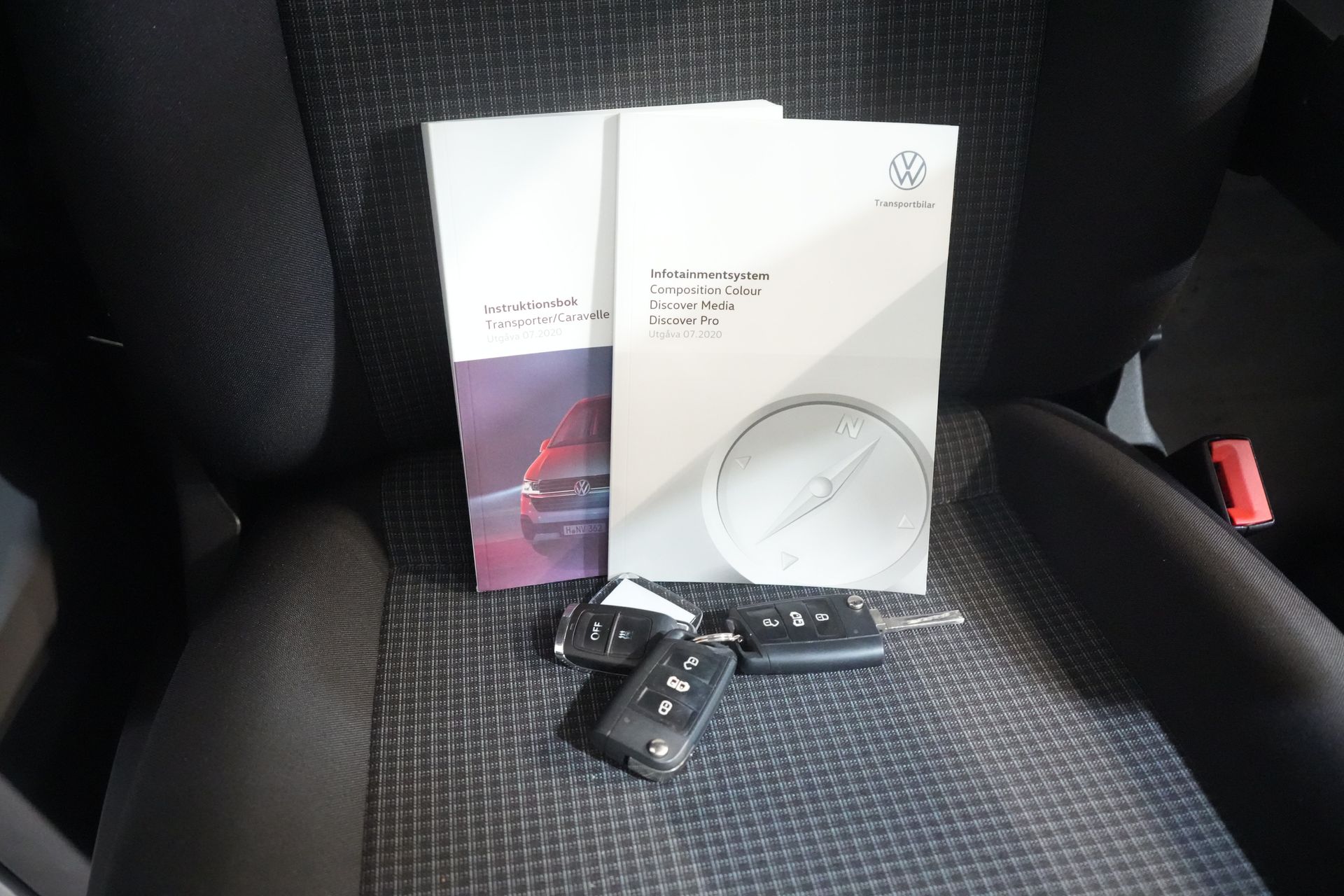 Volkswagen Transporter Van T6.1 2.0 TDI 150 CP DSG Aut. L2 2x Ușă glisantă/ LED/ Seatverw./ Încălzire stand/ Carplay/ 2.5t remorcare M.