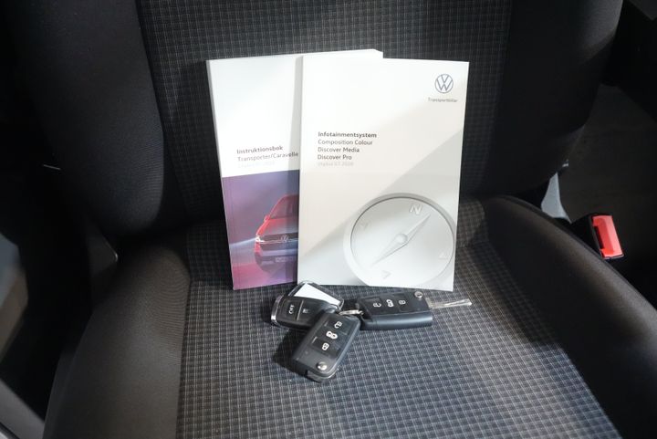Volkswagen Transporter Van T6.1 2.0 TDI 150 CP DSG Aut. L2 2x Ușă glisantă/ LED/ Seatverw./ Încălzire stand/ Carplay/ 2.5t remorcare M.