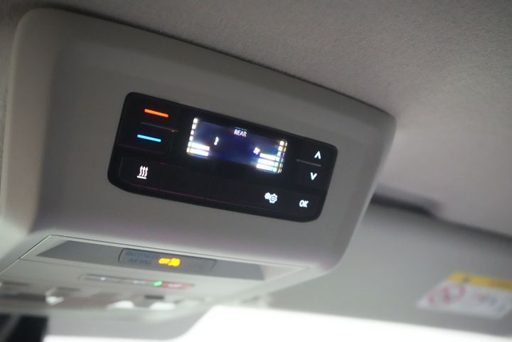 Volkswagen Transporter Van T6.1 2.0 TDI 150 CP DSG Aut. L2 2x Ușă glisantă/ LED/ Seatverw./ Încălzire stand/ Carplay/ 2.5t remorcare M.