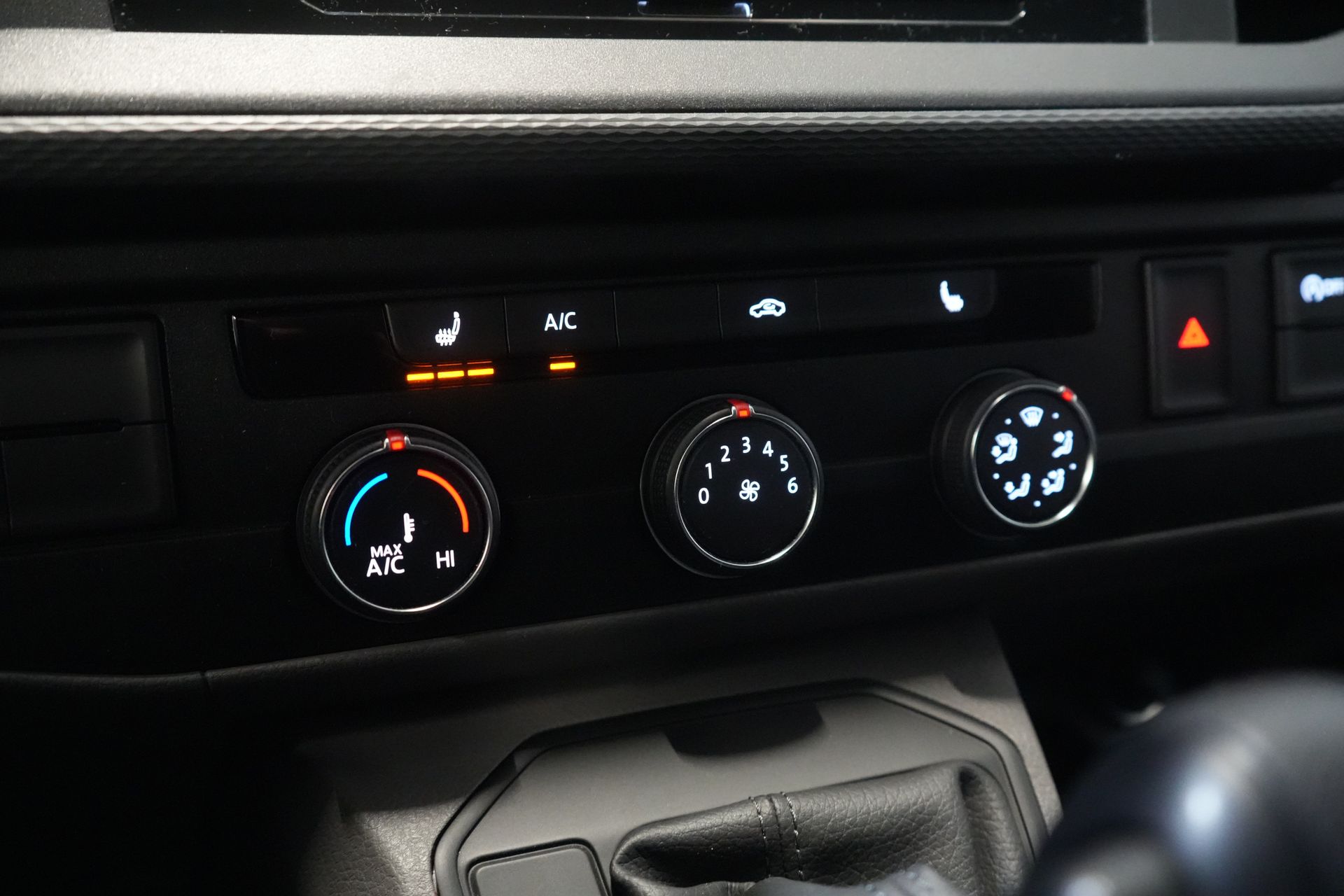 Volkswagen Transporter Van T6.1 2.0 TDI 150 CP DSG Aut. L2 2x Ușă glisantă/ LED/ Seatverw./ Încălzire stand/ Carplay/ 2.5t remorcare M.