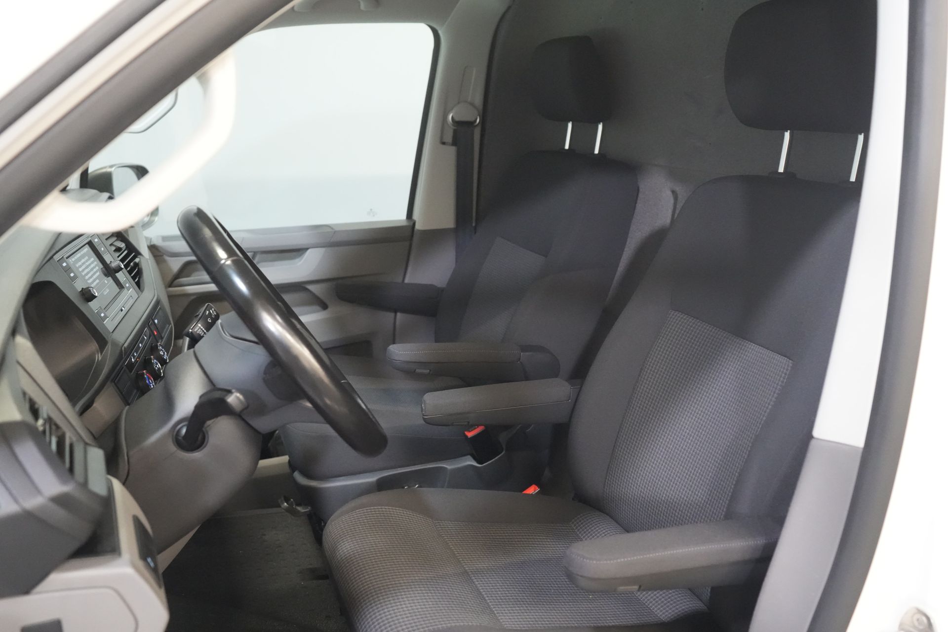 Volkswagen Transporter Van T6.1 2.0 TDI 150 CP DSG Aut. L2 2x Ușă glisantă/ LED/ Seatverw./ Încălzire stand/ Carplay/ 2.5t remorcare M.