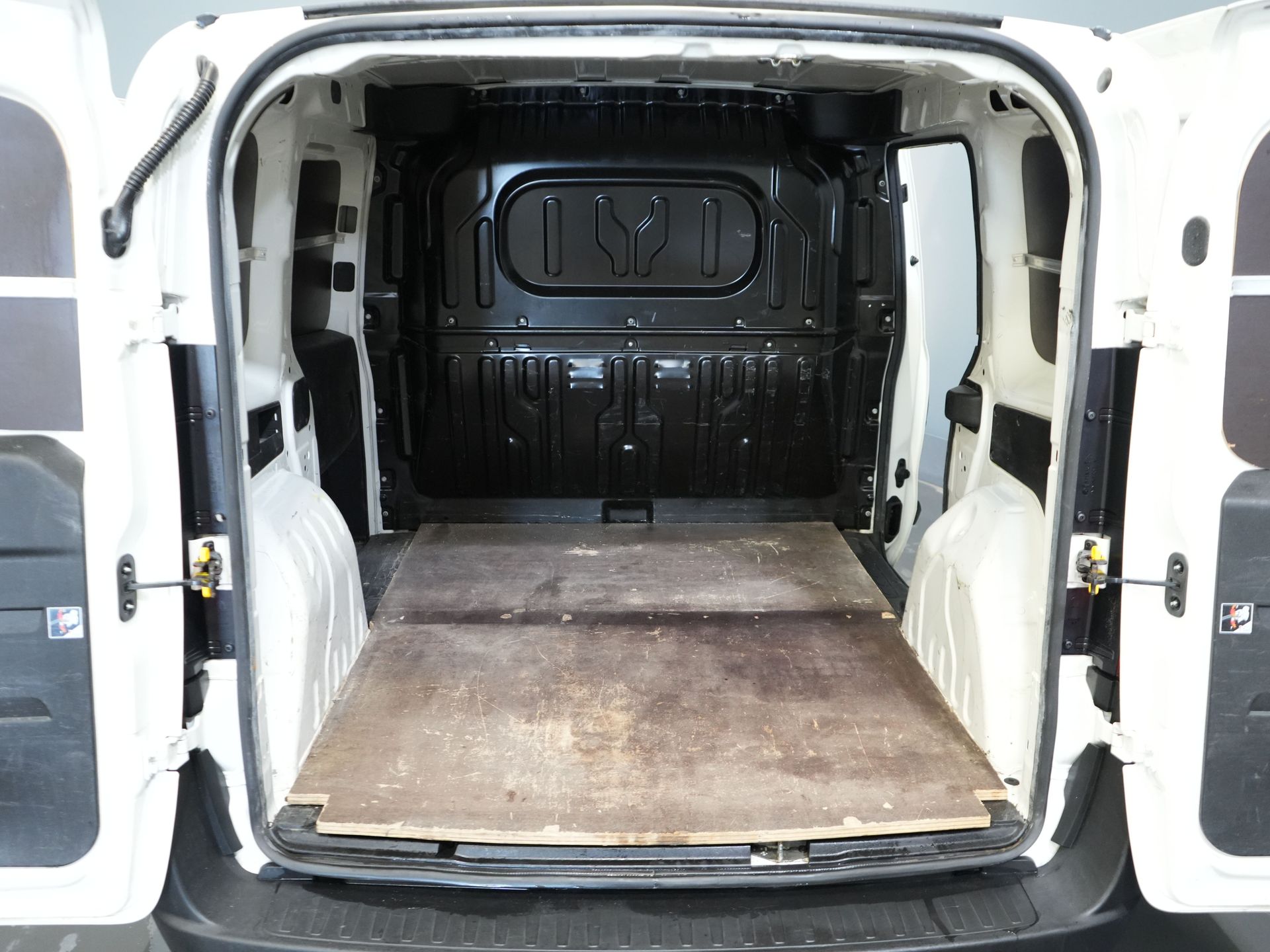Fiat Dobló Cargo Bestelbus 1.3 MJ BPM VRIJ! 7x Voorraad NL Auto/ Airco/ Bluetooth/ Betimmering