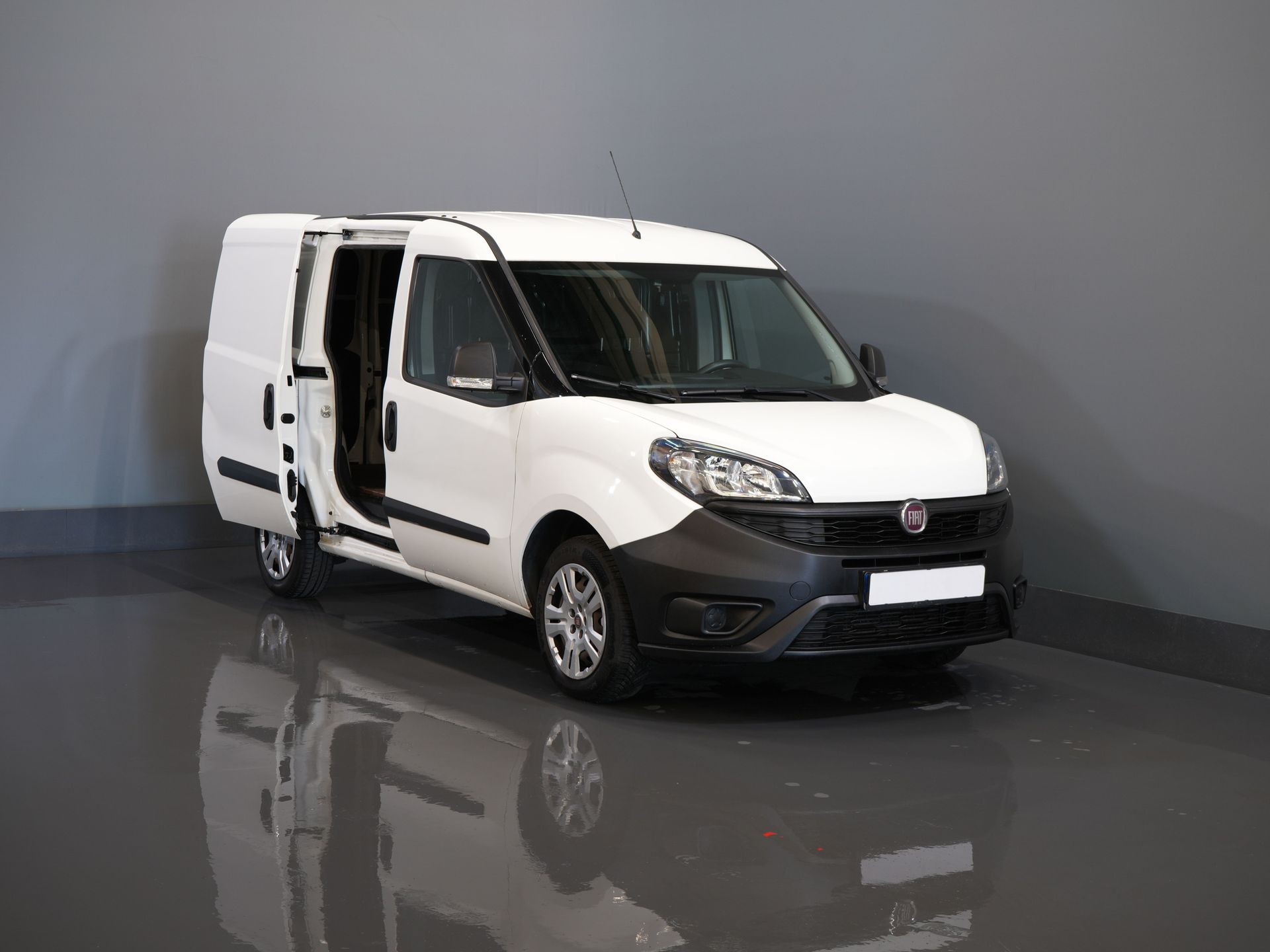 Fiat Dobló Cargo Bestelbus 1.3 MJ BPM VRIJ! 7x Voorraad NL Auto/ Airco/ Bluetooth/ Betimmering