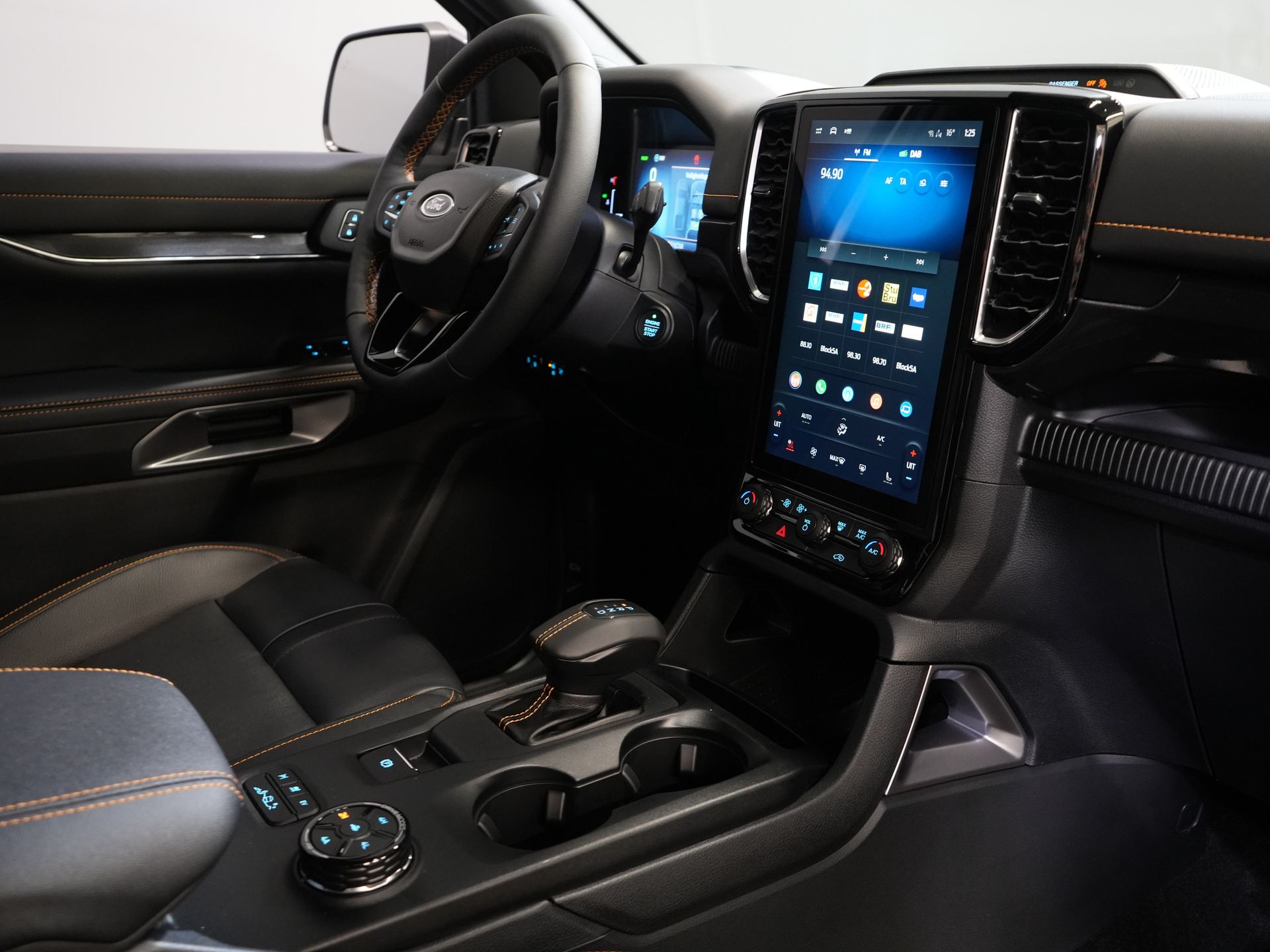 Ford Ranger Pick-Up Ford Ranger Wildtrak 2.3 PHEV Double Cab 4x4/ B&O/ Elek. Roll Cover/ Tech-Pack/ Adapt.Cruise/ 3.5t Towing Verm./ 360 Camera/ Leather/